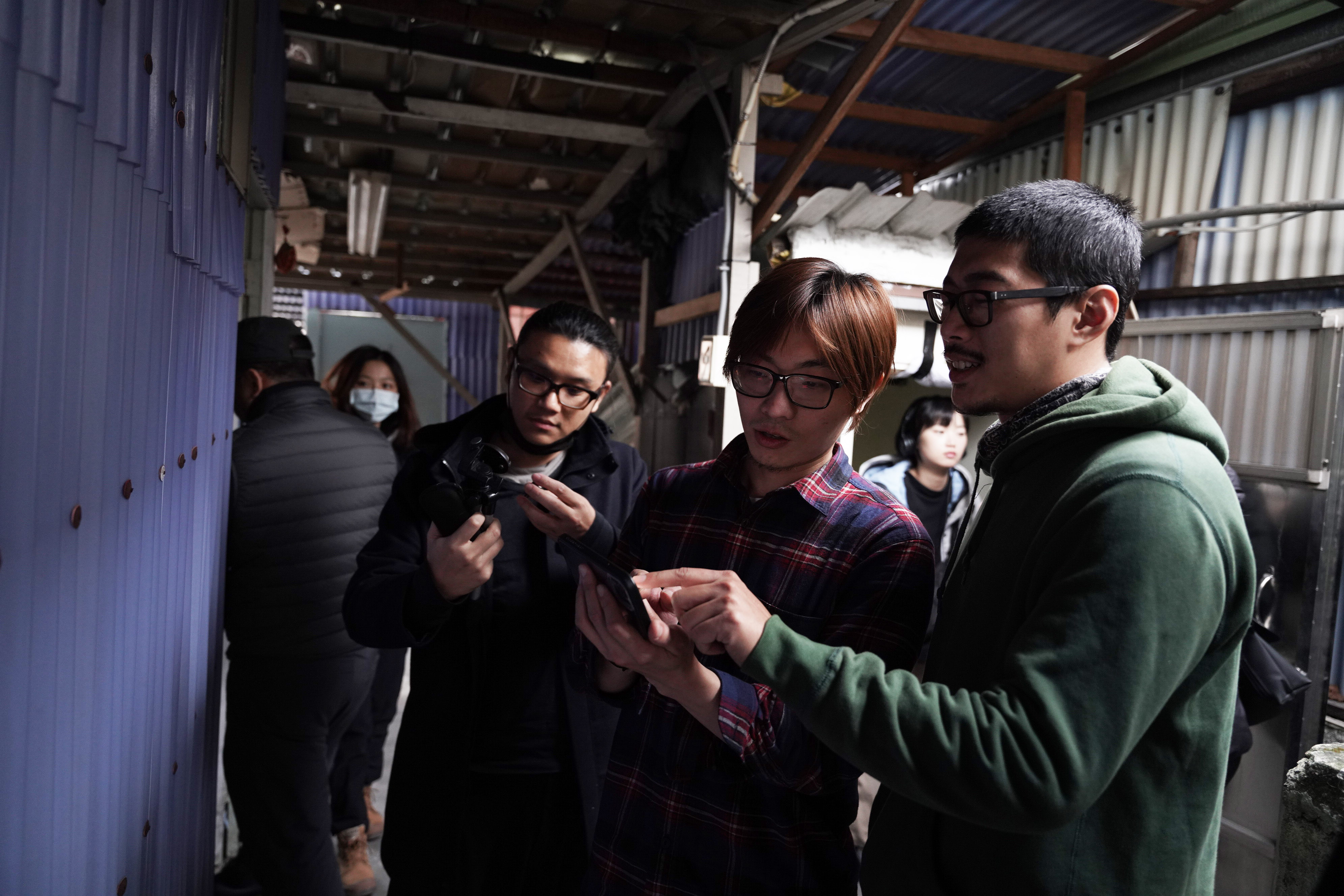 導演柯孟融（中）另外還會發展「一字三部曲」恐怖系列，都發想自台灣發生的恐怖真實事件。（牽猴子提供）