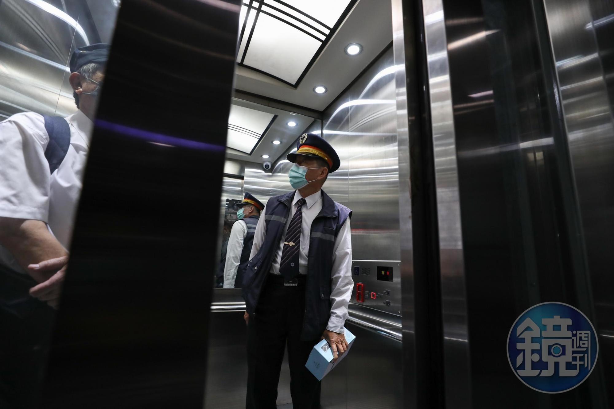 台灣鐵路工會發動會員於勞動節當天集體不加班,因此今日僅有少數台鐵員工上班;圖為高雄新左營站情形。