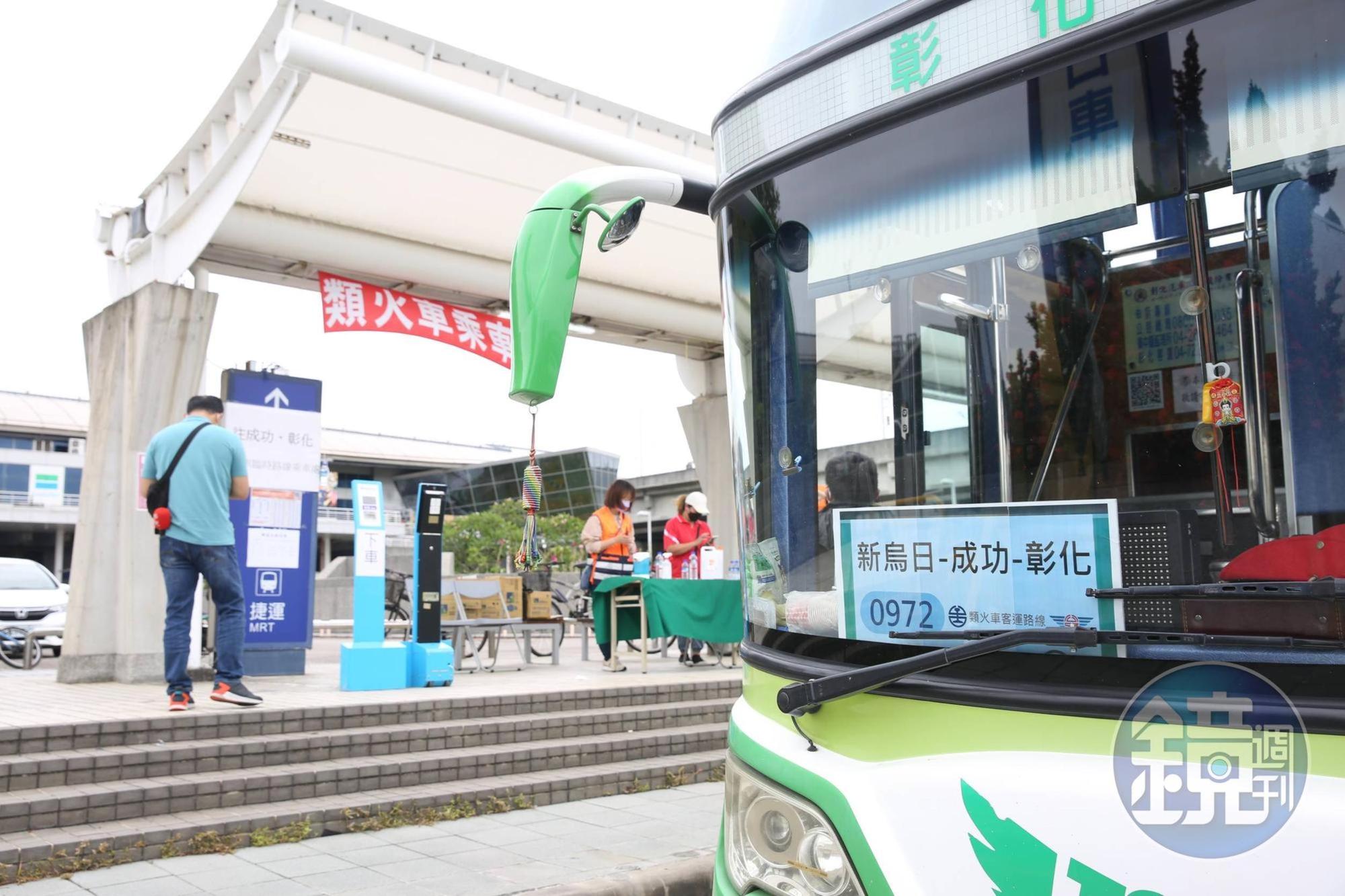 台鐵多個車站均以「類火車」疏運;圖為台中新烏日站情形。