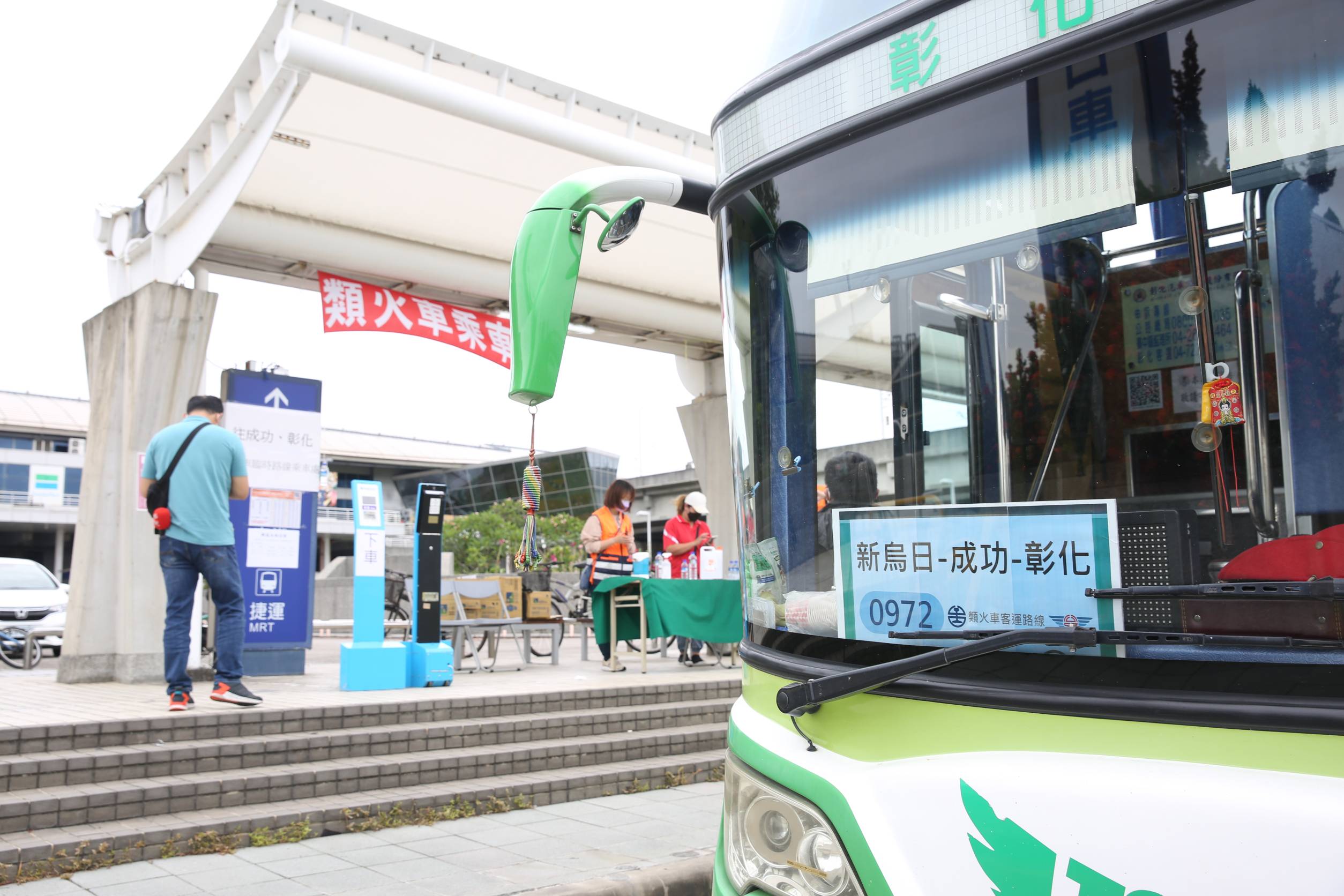 台鐵多個車站均以「類火車」疏運；圖為台中新烏日站情形。