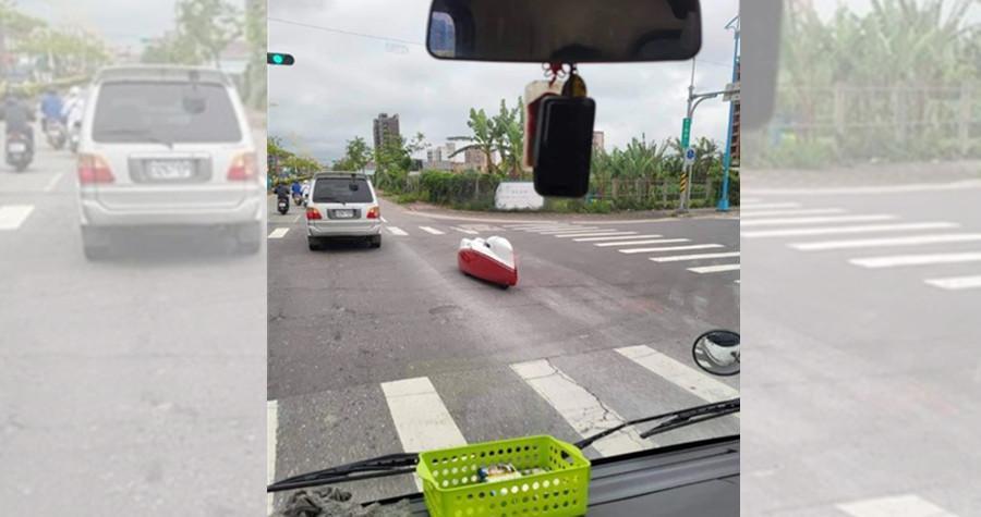 貨車駕駛怒斥這台車根本是「行動式棺材」。(圖/翻攝自台灣交通安全協會臉書)