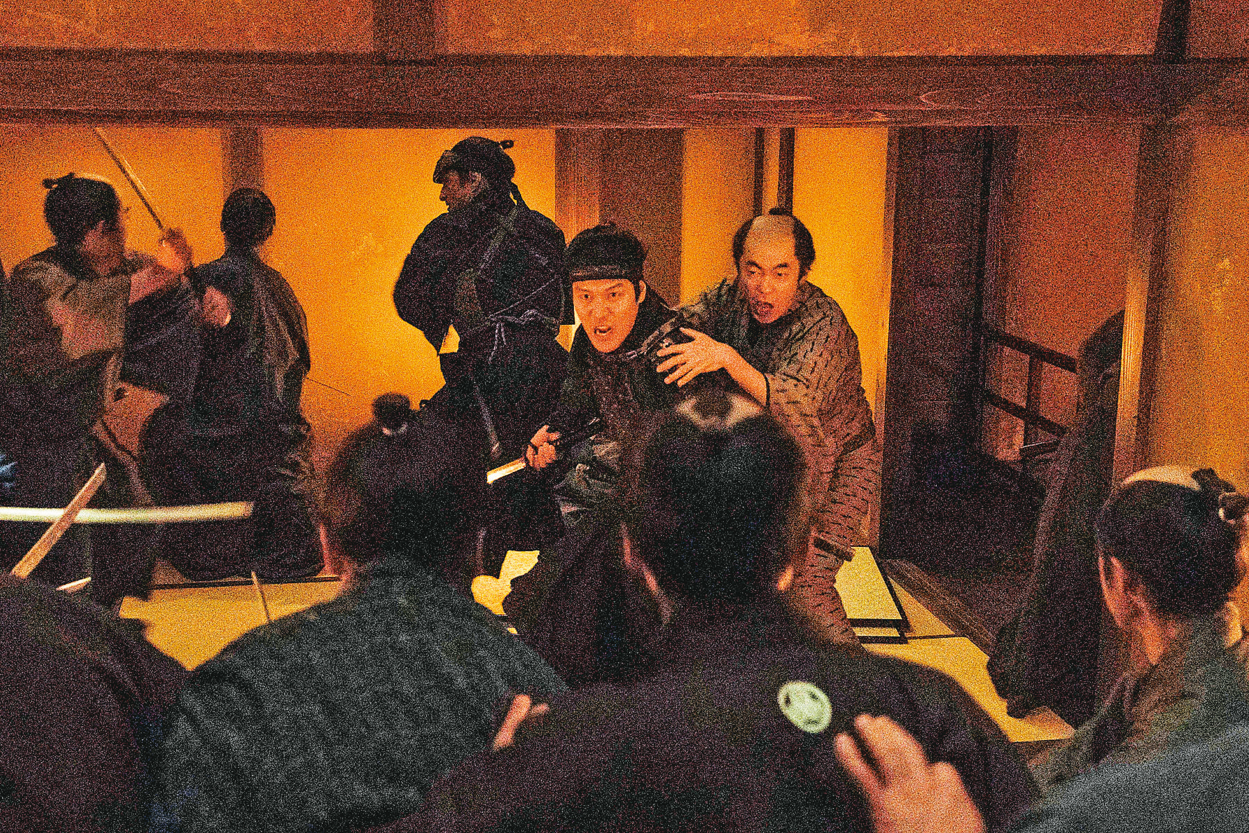 電影場景考據用心，劇組實際搭建出一整座池田屋，重現歷史知名的「池田屋血戰」。（采昌提供）