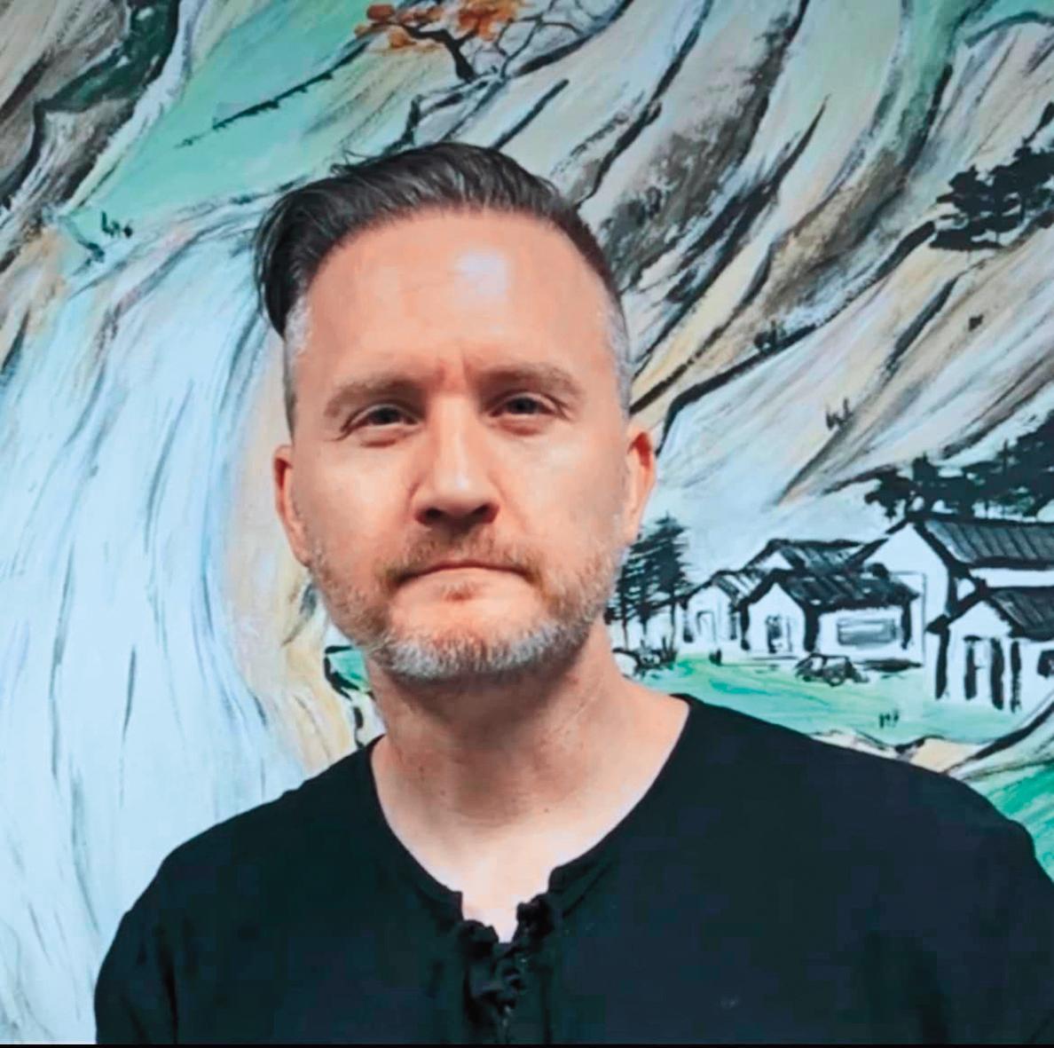 布偉傑到藝術中心擔任英文老師,讓一度斷炊的收入恢復穩定。(翻攝自布偉傑臉書)
