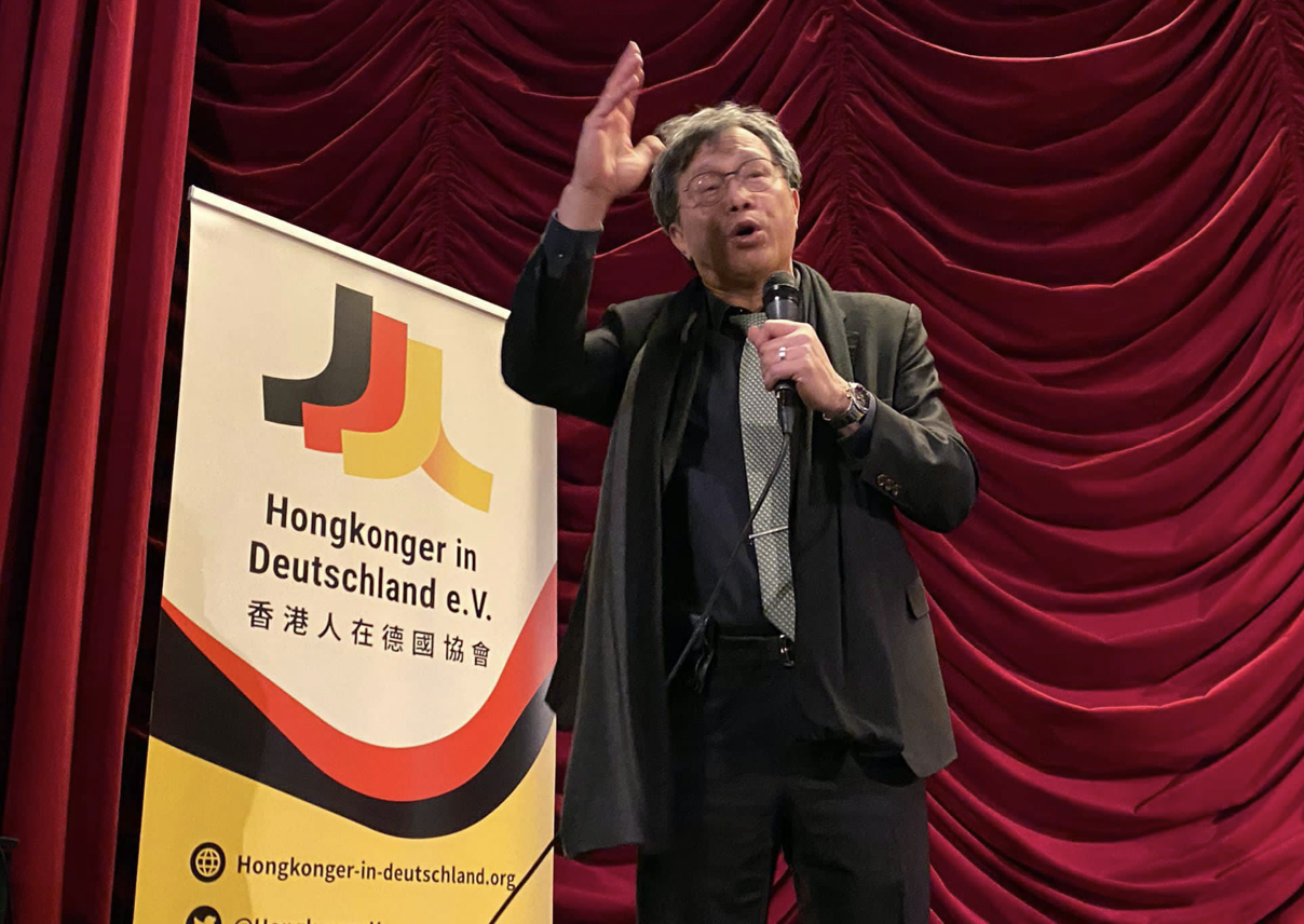 駐德代表謝志偉否認德國人出門天天快篩，也沒見過1歐元以下的唾液快篩試劑。（翻攝謝志偉臉書）