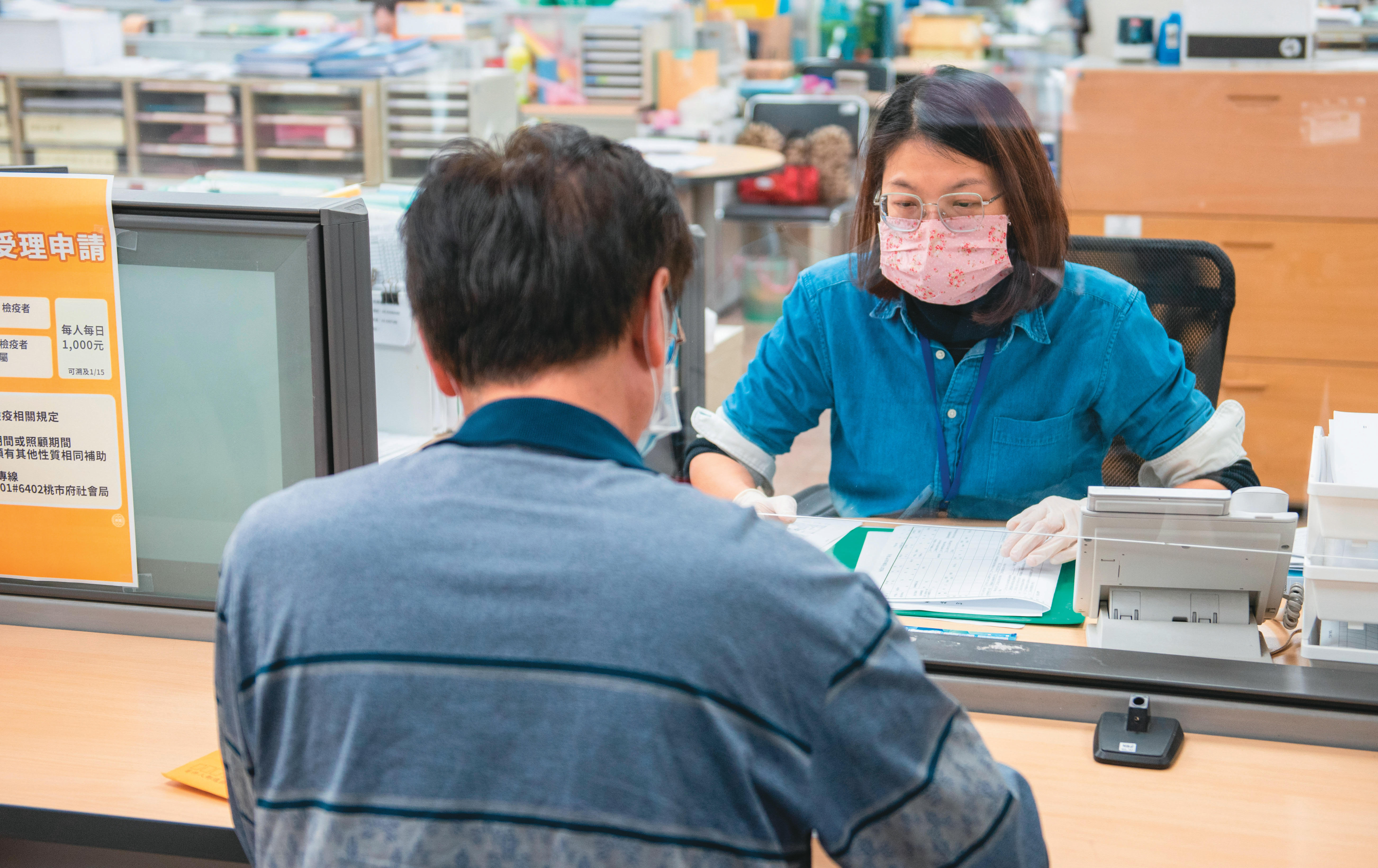 大眾若遇到爭議或糾紛，可前往區公所聲請調解，相較於法院訴訟程序，省時、省力又省錢。（桃園市政府提供）