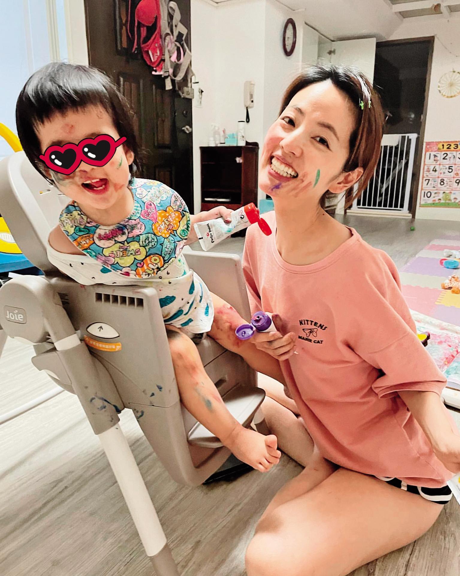阿諾經常在臉書上曬娃,不過前夫也很寵女兒,會在社群網站上分享育兒點滴。(翻攝自阿諾IG)