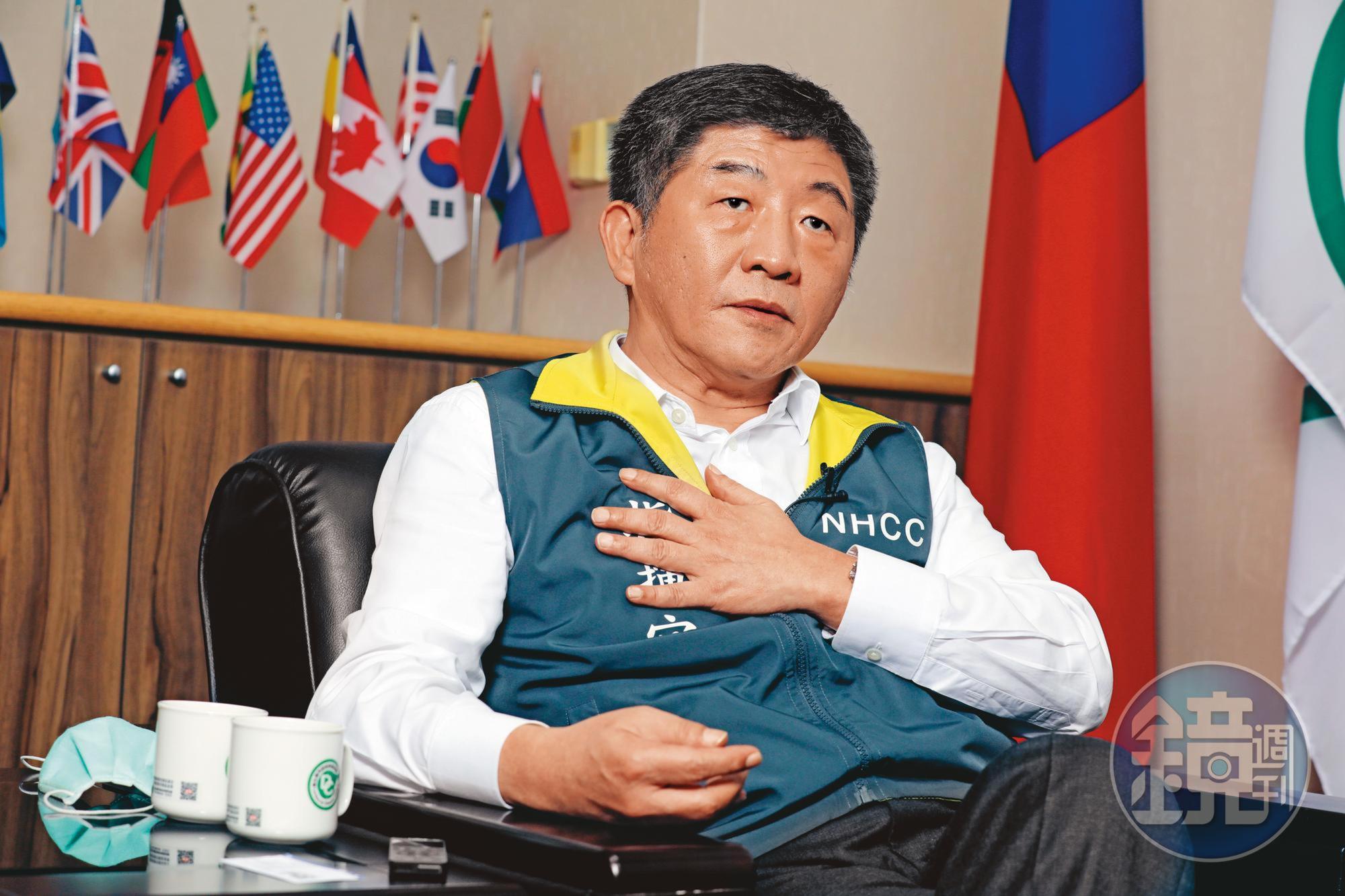 衛福部長陳時中認為,快篩陽視同確診的時機須是疫情走下坡之際,否則反增社會負擔。
