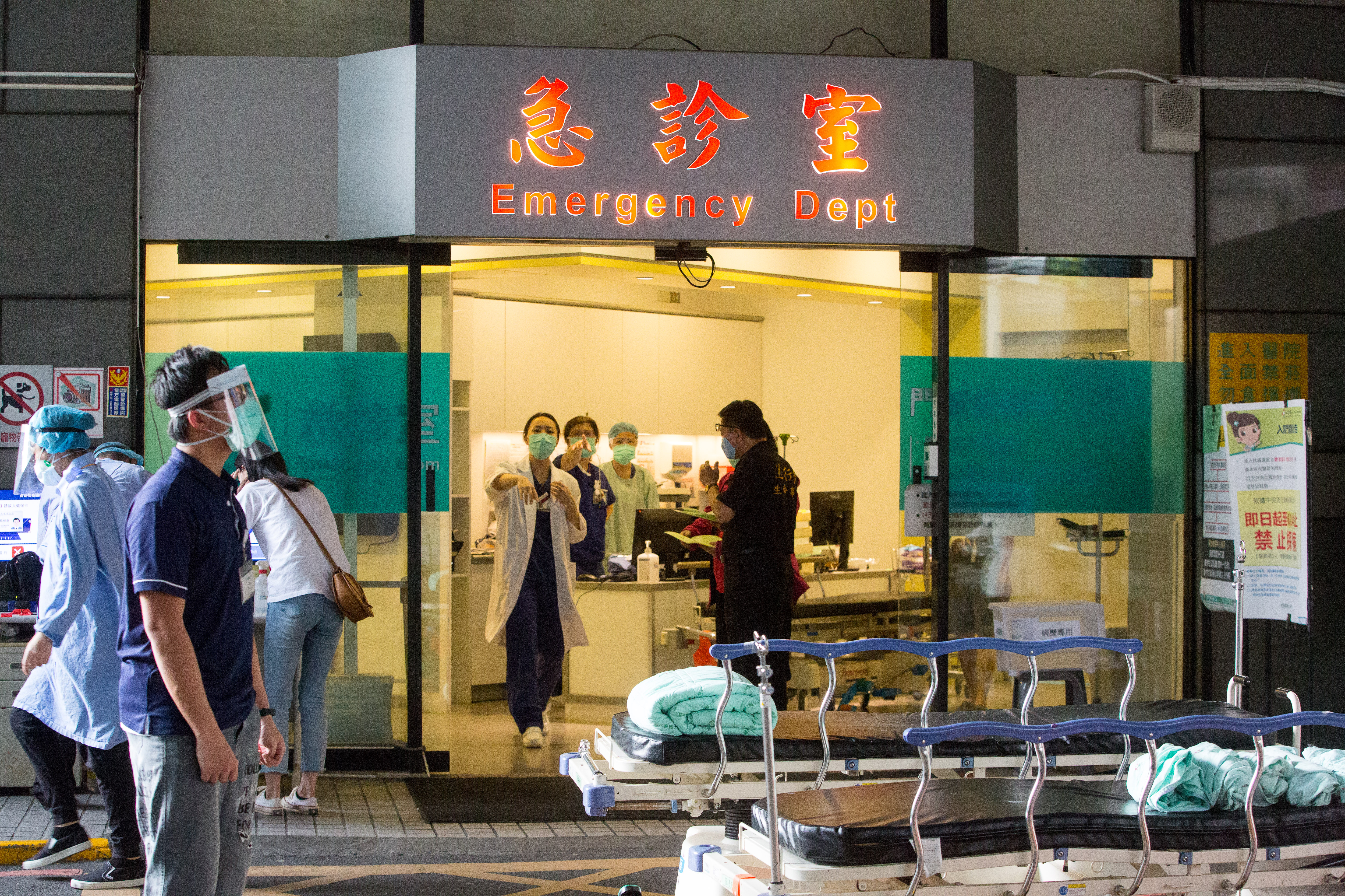 228連假過後一票人因為病毒型腸胃炎掛急診。（示意圖，本刊資料照）