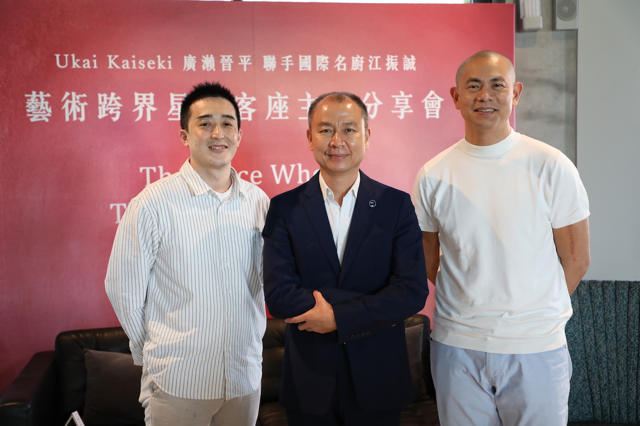 「御盟集團」董事長邵永添（中）是這場要價5萬多元頂級「藝泊二食 星級客座餐酒」的重要推手。