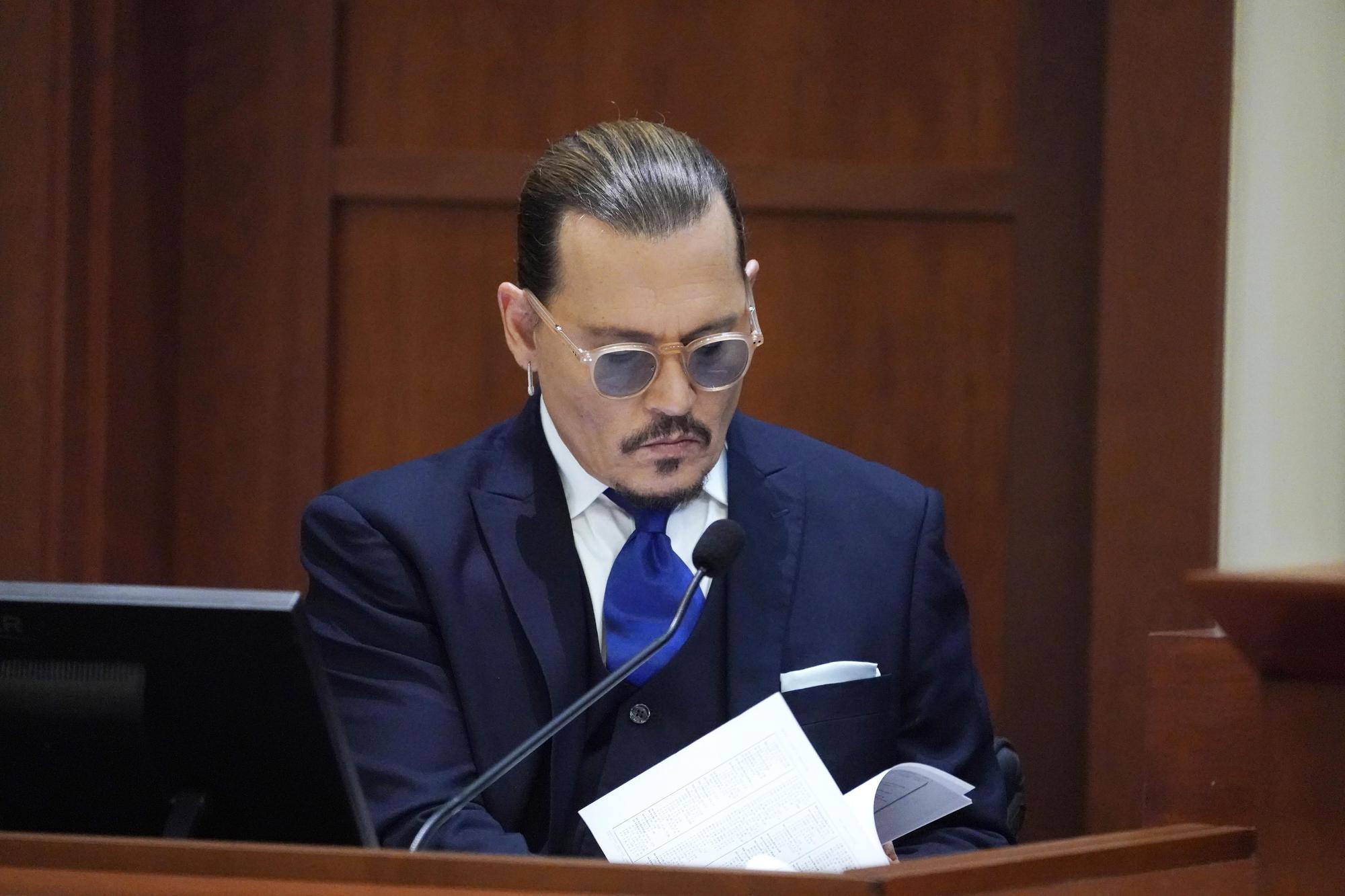 強尼戴普在控告前妻安珀毀謗官司被認為展現他真性情,意外獲得熱烈迴響,也讓安珀緊急更換危機處理團隊,希望未來扳回一城。(東方IC)