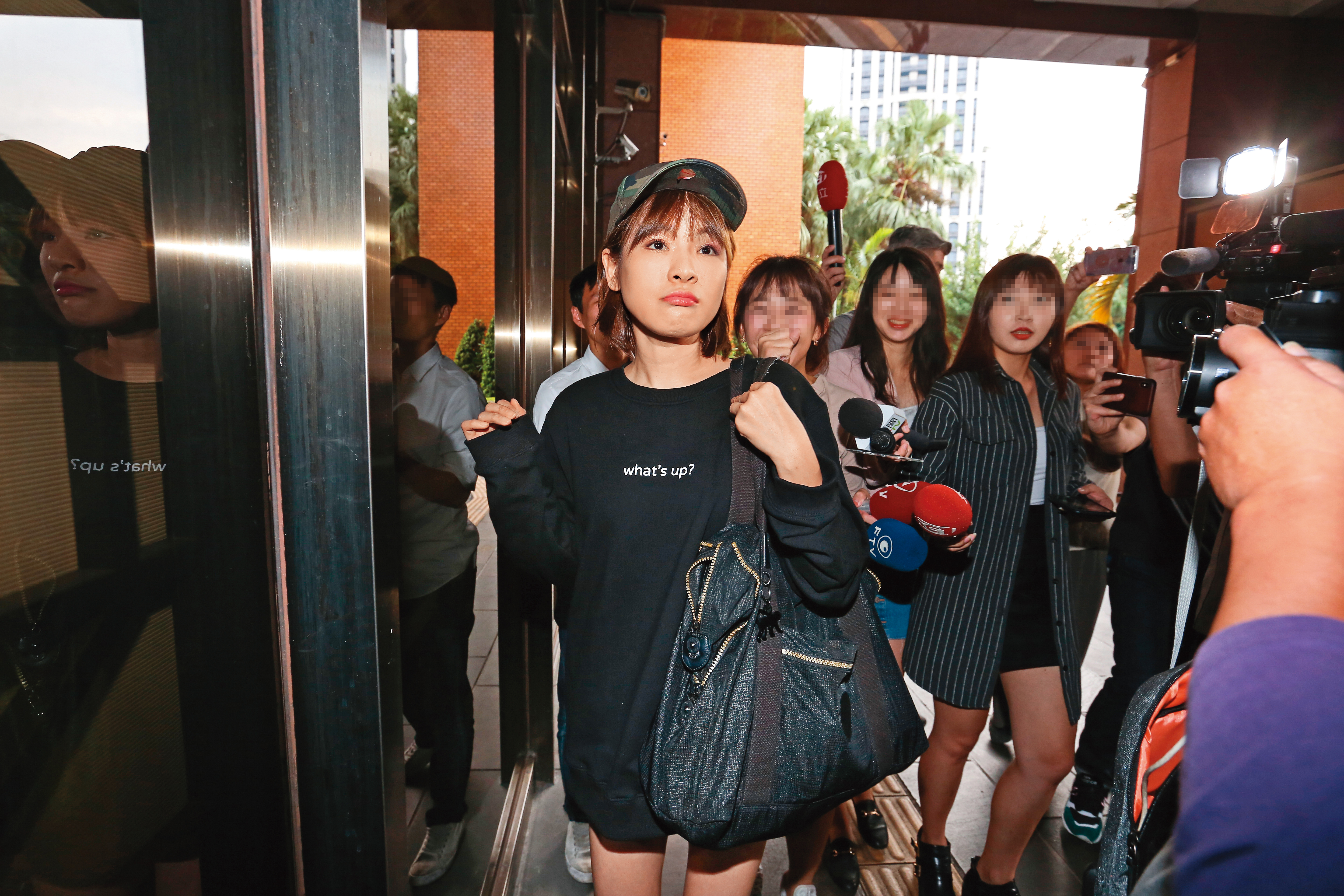 陳沂曾因批評「大部分志願役是廢物」遭國防部提告「公然侮辱」，但最後以不起訴處分。