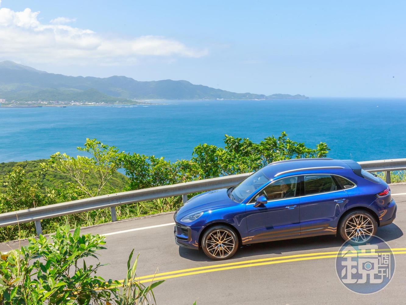 2022年式Macan 2.0T在舒適與動感間的平衡表現，更適合首次成為金盾車主的買家，等到徹底掌握了PORSCHE車款的操控精髓後，再晉級更為激情的車款也不遲。