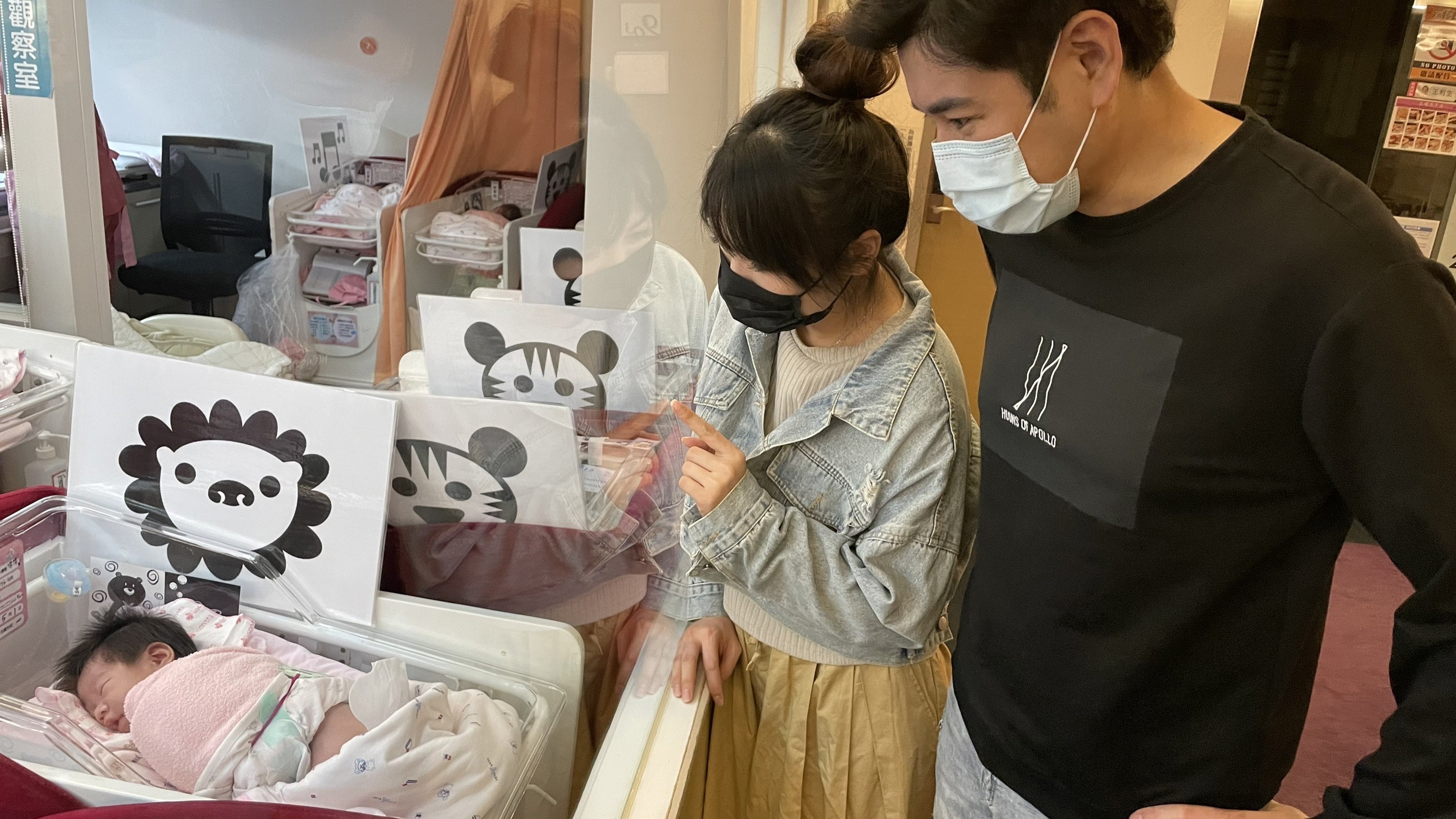 陳熙鋒表示女兒在愛麗生產後護理之家被妥善照顧，很安心。（愛麗生產後護理之家提供）