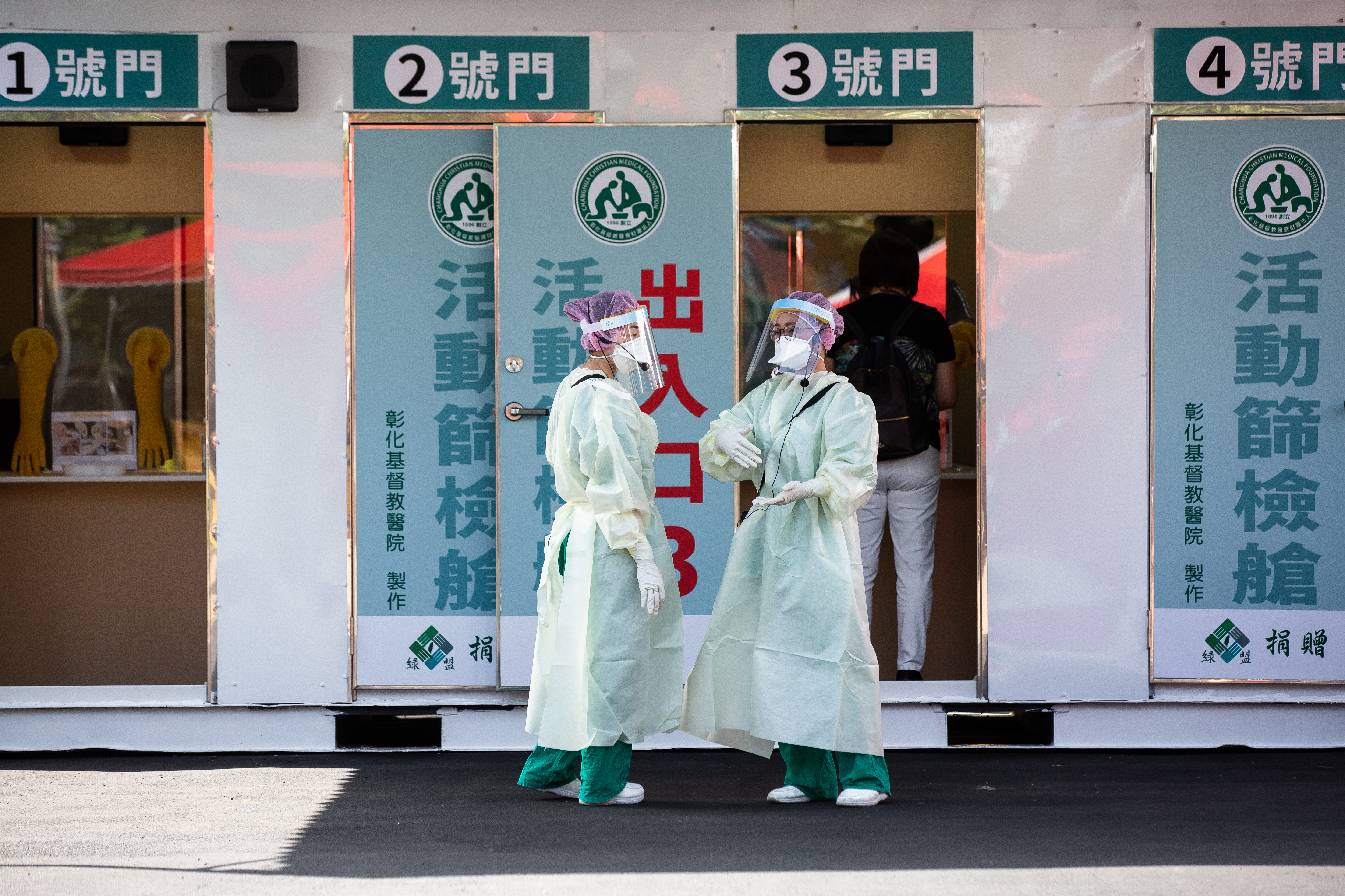 雖說Omicron為輕症居多且為流感化，不過有確診者坦言「很痛苦」，示意圖。