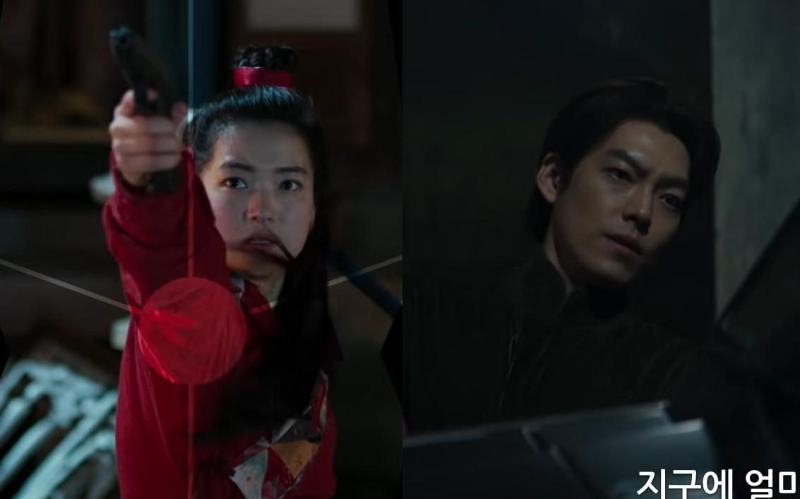 金泰梨（左圖）在新片《外星+人》預告中展現矯健身手；金宇彬飾演護送外星人囚犯的保鑣，也有不少精彩動作戲。（翻攝畫面）