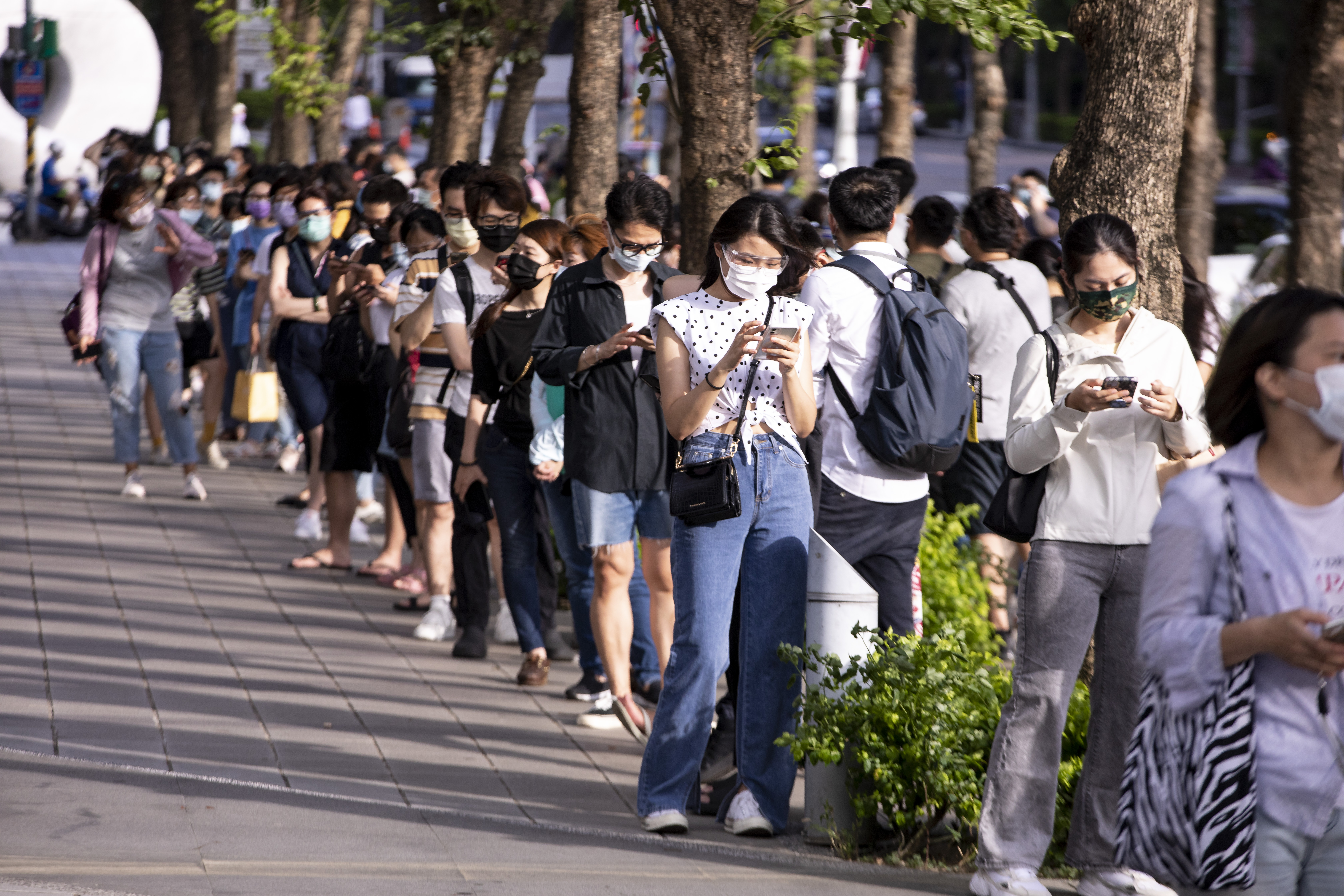 林氏璧今po文分析本土疫情狀況，指出目前確診個案以活動力高的20至39歲居多，占比達42.6%。（示意圖，本刊資料照）