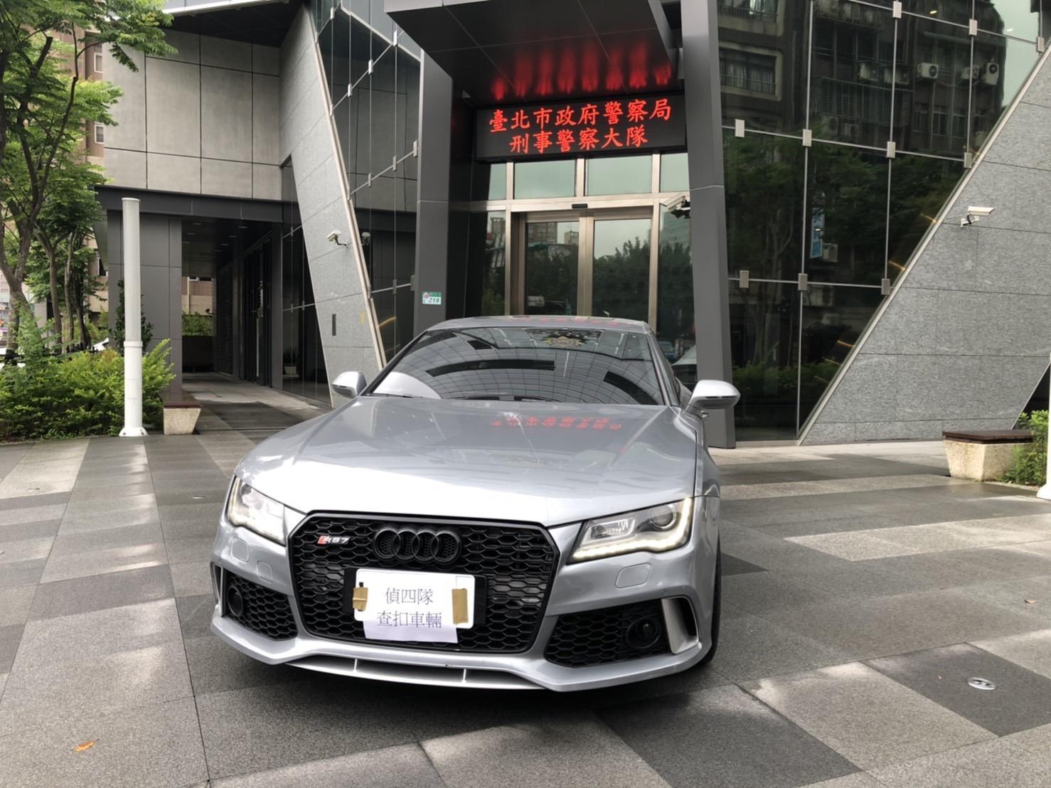 錢男還用不法所得購入進口名車,一併被警方查扣。(翻攝畫面)