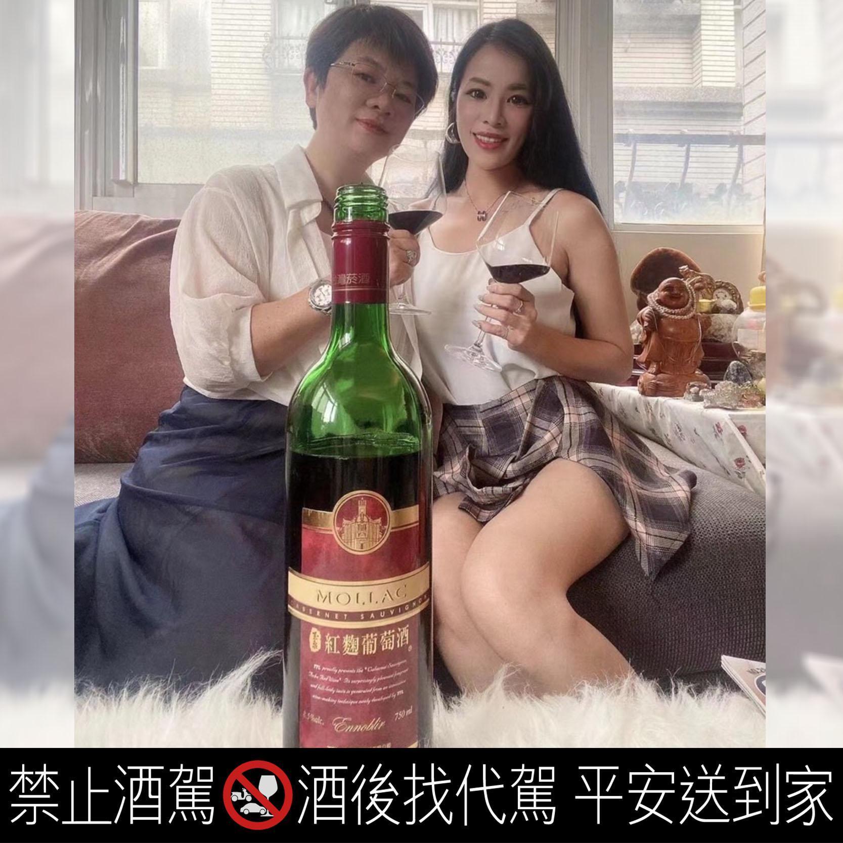 母親節將近,安安覺得包紅包給媽媽她捨不得花、送精品給媽媽又會說太浪費,那不如送瓶酒給喜歡小酌的媽媽,送巧又送對!(圖片翻攝chenanan1124 IG)