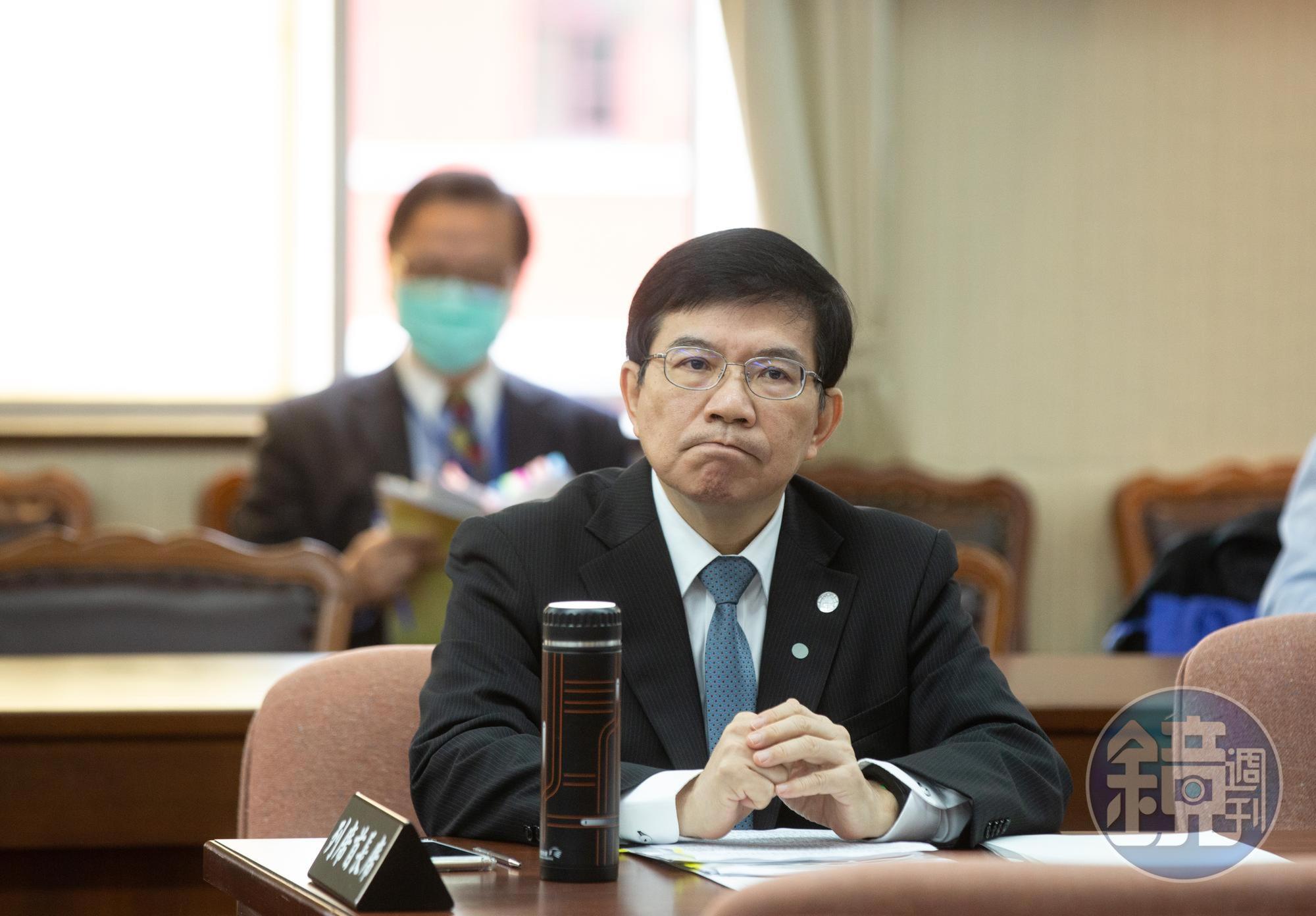 台鐵工會放話除了端午、中秋及國慶假日，年底九合一選舉投票日也考慮不加班，引發交通部長王國材批評。