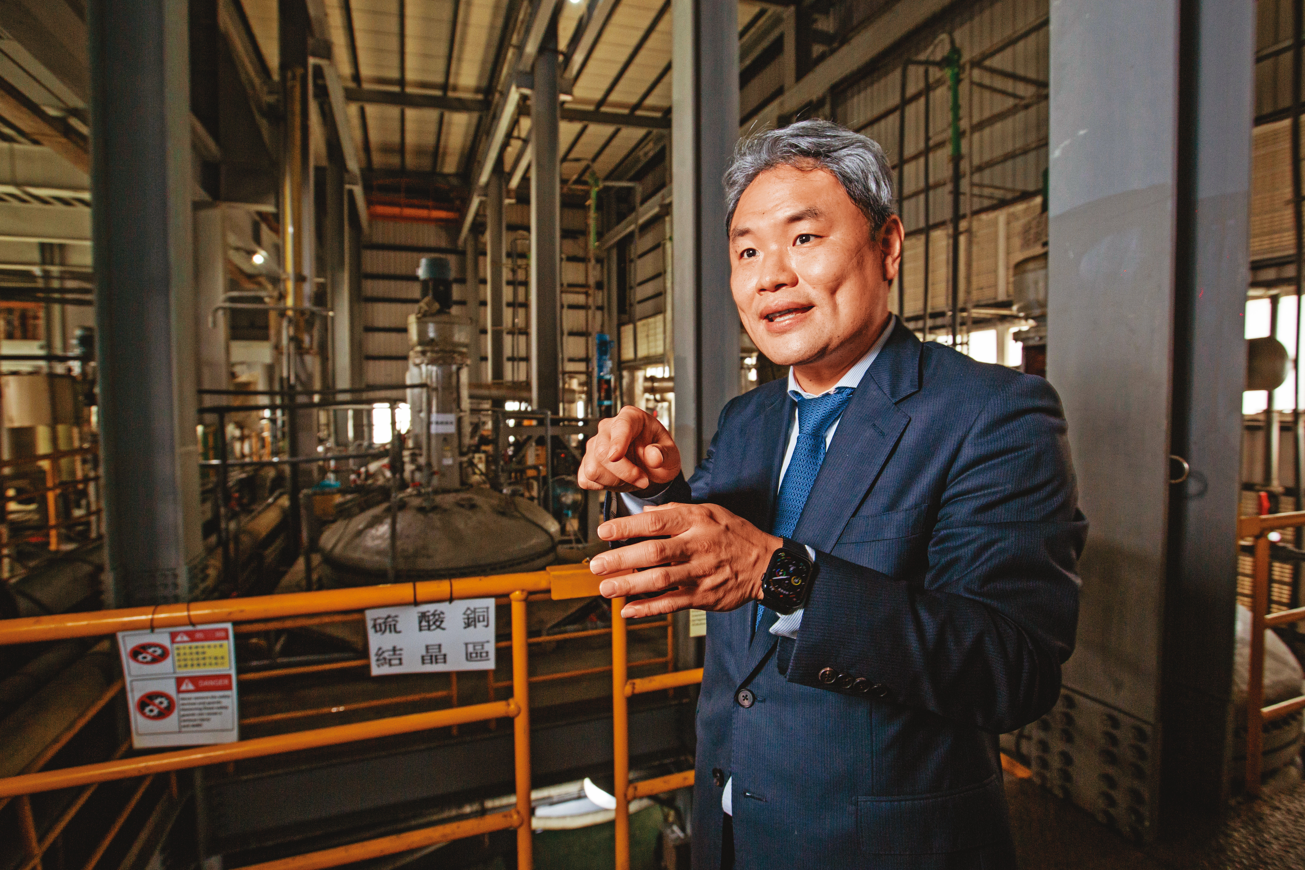 陳彥亨受父親影響選讀化工，他為了家人放棄出國深造，進入自家產業幫忙。