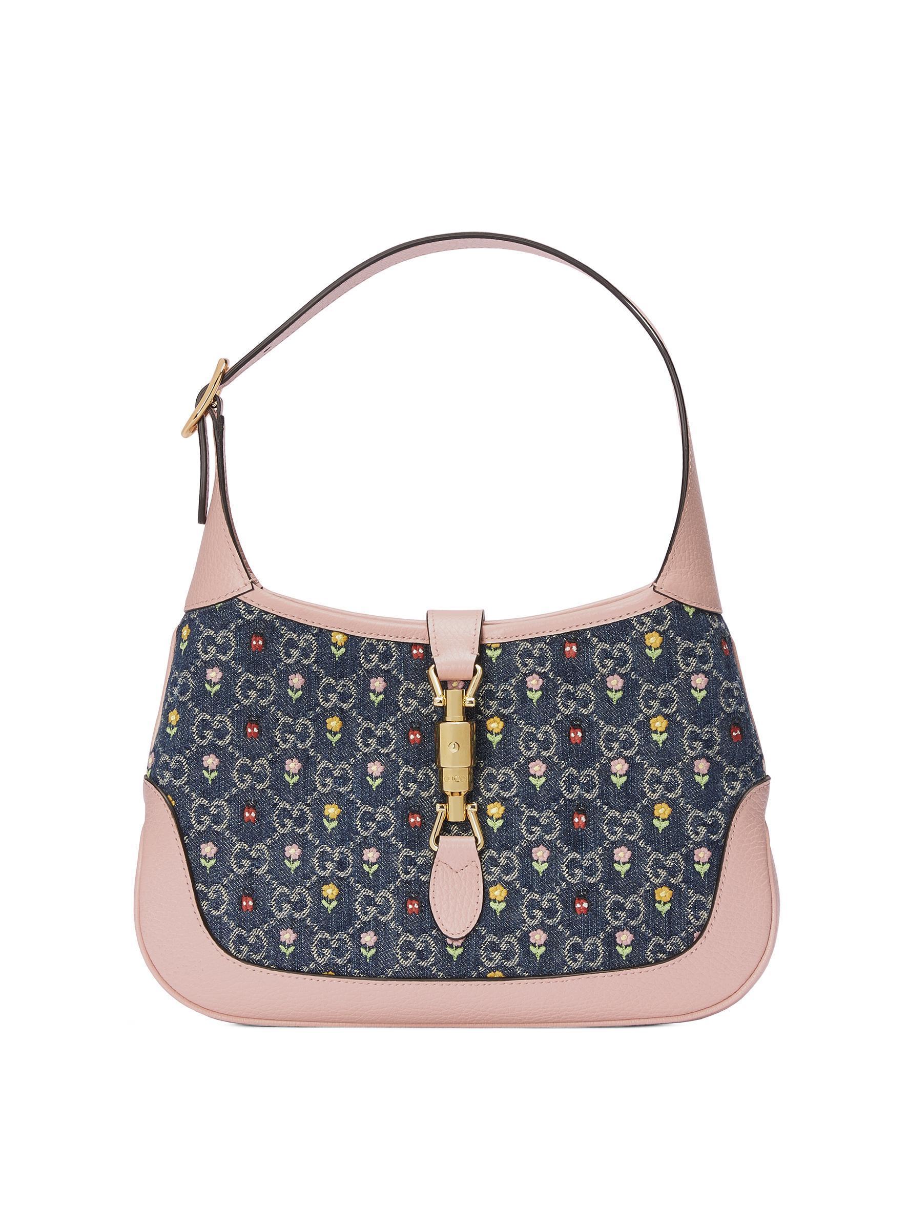 Jackie粉藍色GG單寧肩背包。NT$84,300（GUCCI提供）