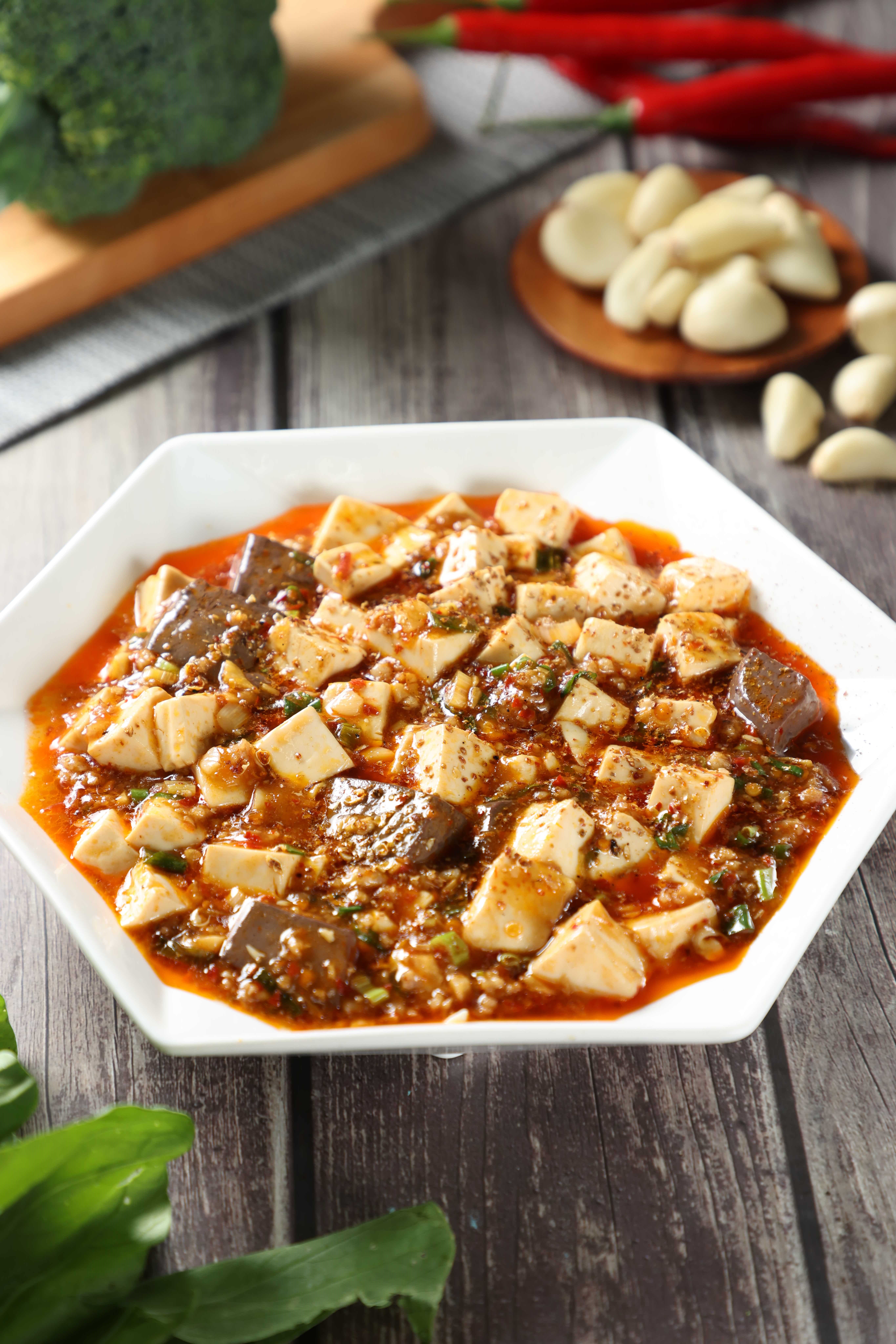親製的「貴州菜豆腐」豆香瀰漫，屬於貴州傳統的「喜宴菜」。（180元／小份）