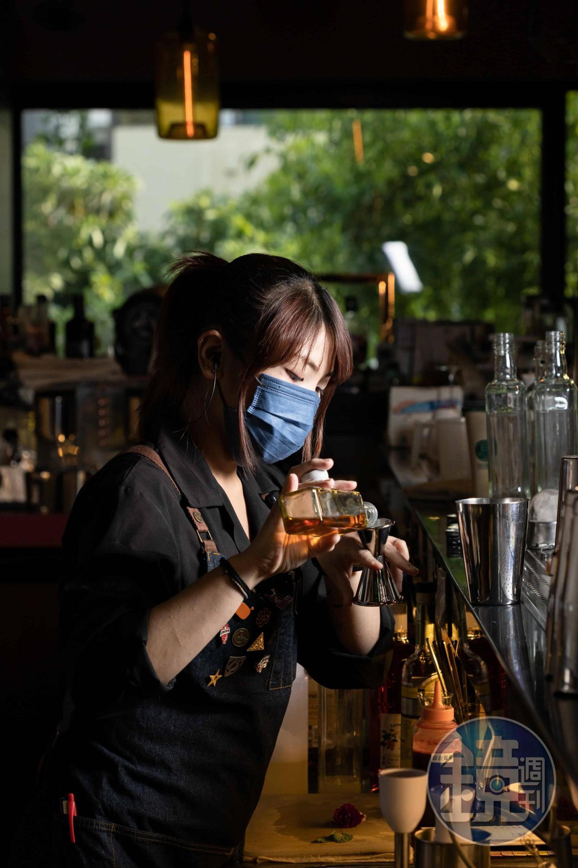 亞蘭在分享自己真實感受，說菜講酒方面很有說服力，找她推薦不踩雷。