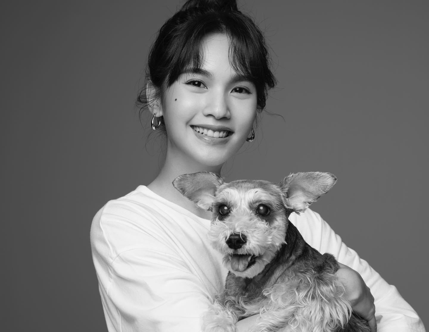 楊丞琳相當疼愛狗女兒Yumi。（翻攝自楊丞琳臉書）