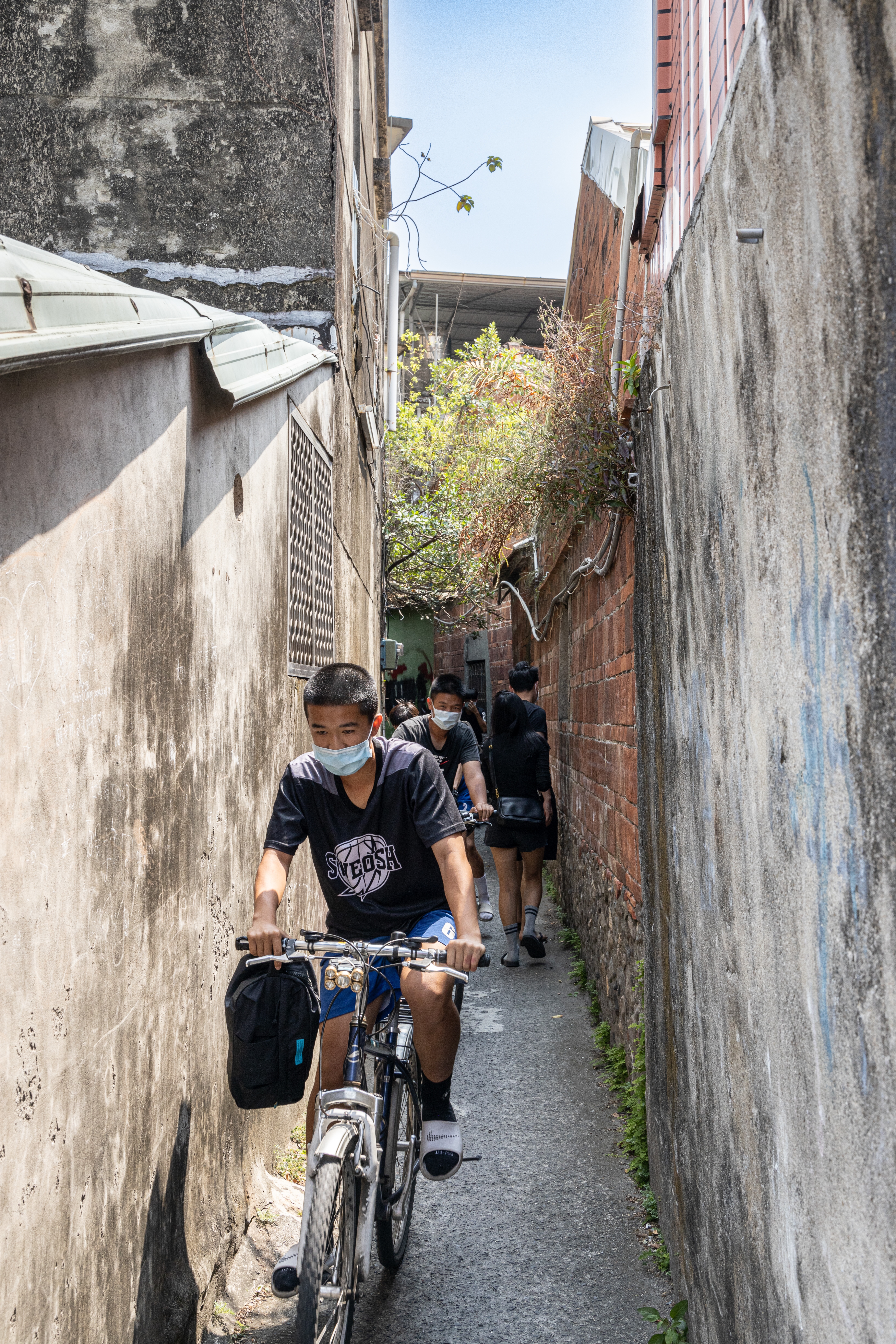 「摸乳巷」隱身在建基老街，也是當地居民的祕密捷徑。