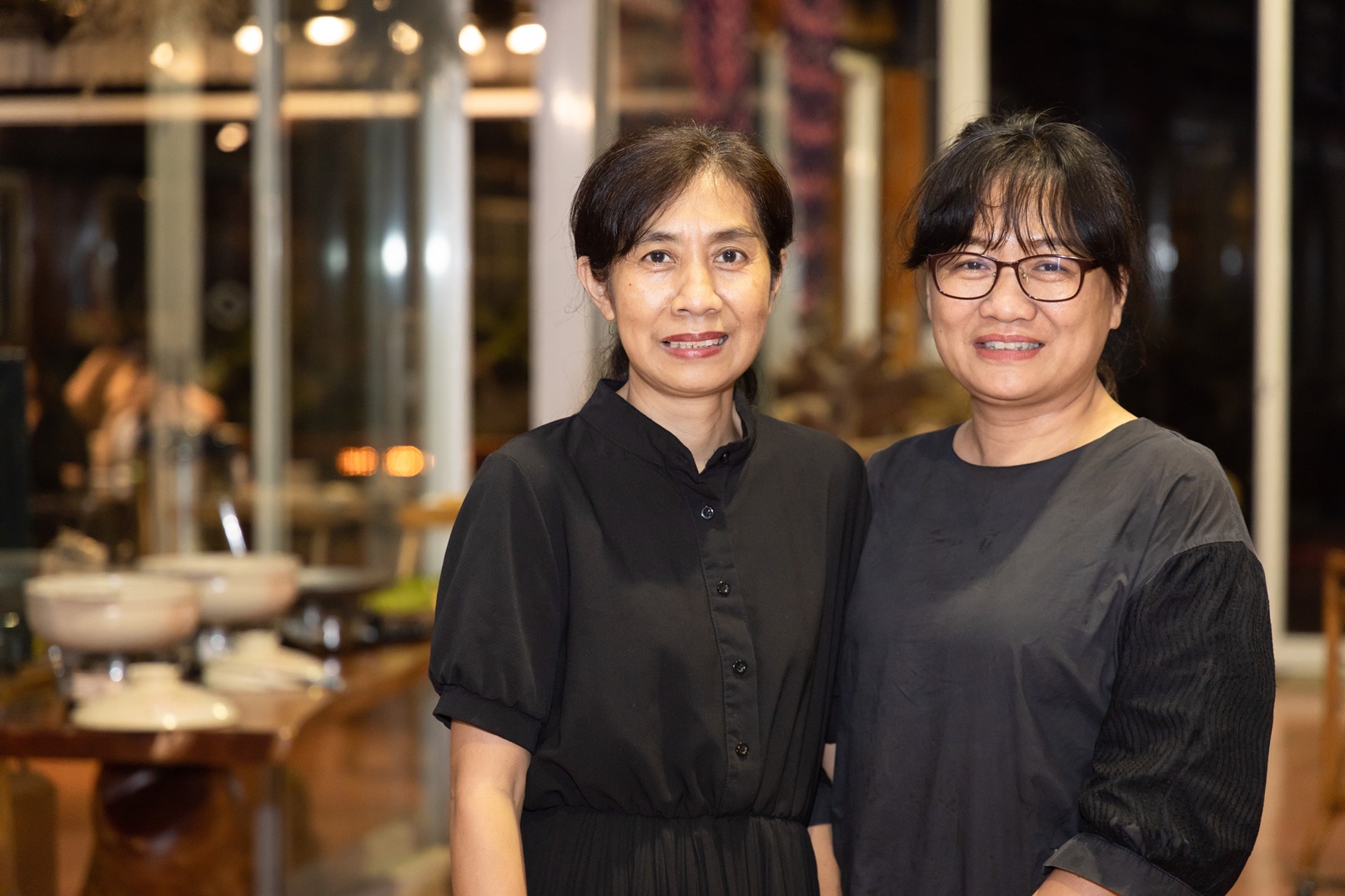卓貴芬（右）與卓貴香（左）兩姐妺攜手打造原民風味廚房。