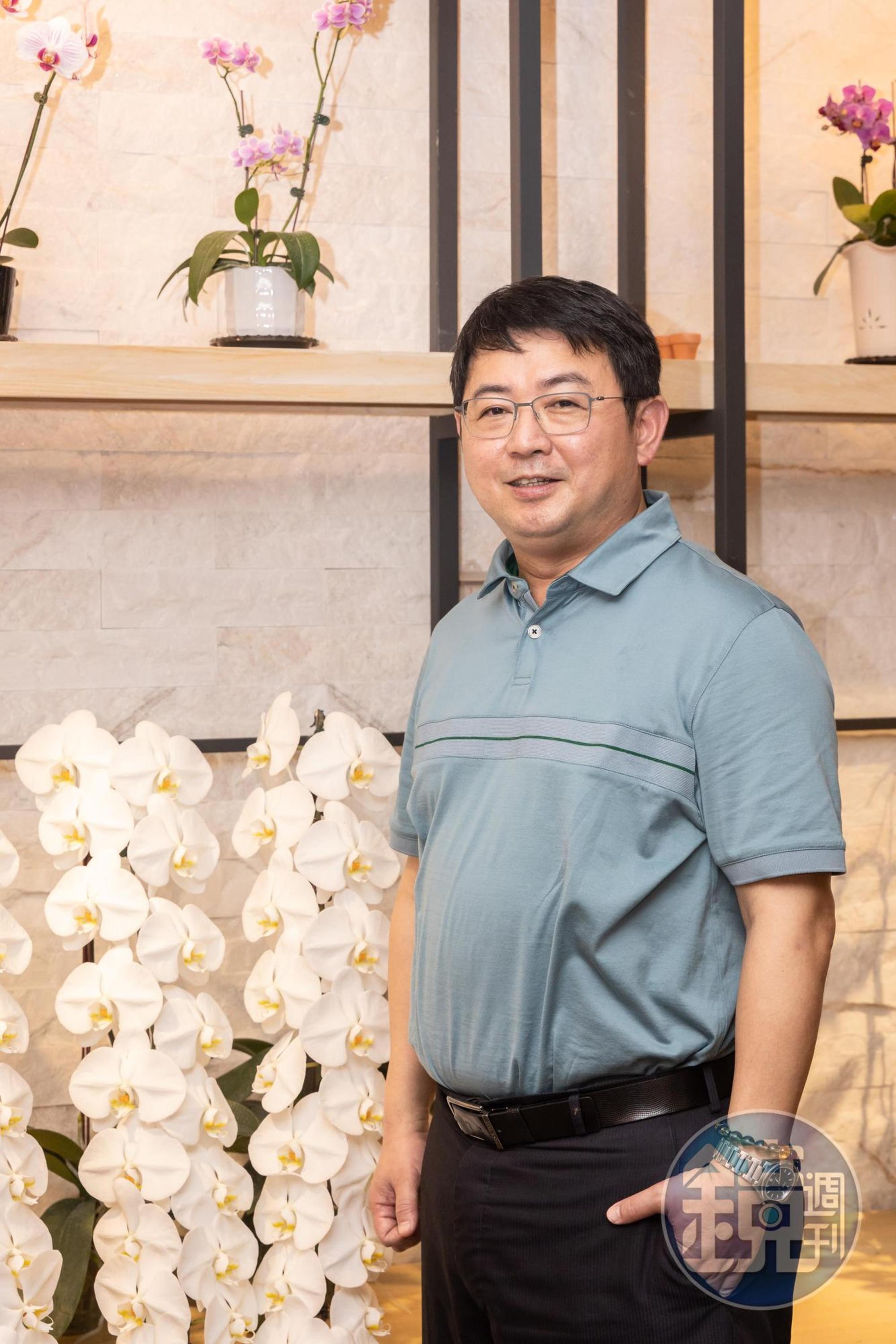 董事長許志賢從小在潮州長大，靠著蘭花闖出一片天，希望以此提供家鄉年輕人就業機會。