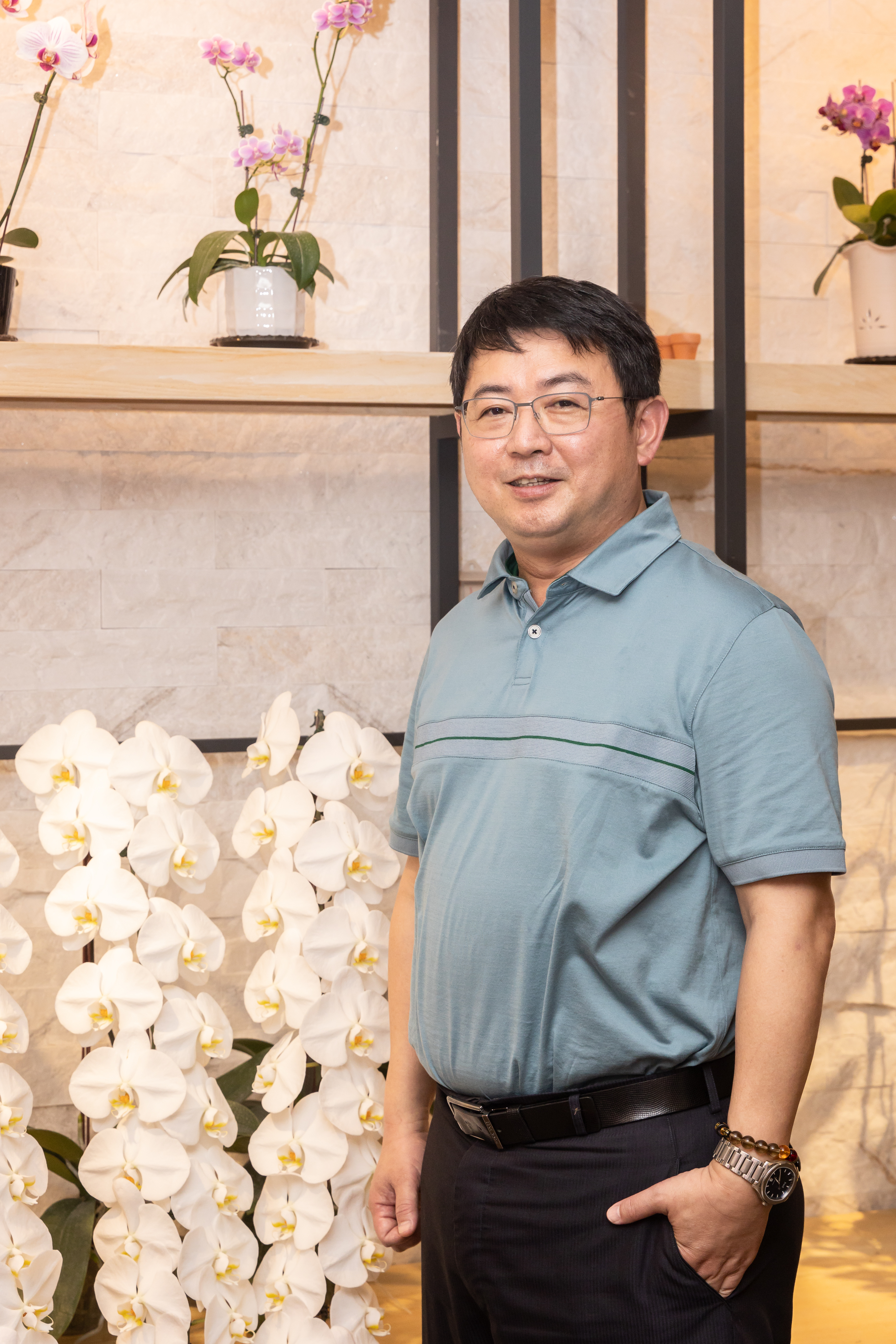 董事長許志賢從小在潮州長大,靠著蘭花闖出一片天,希望以此提供家鄉年輕人就業機會。