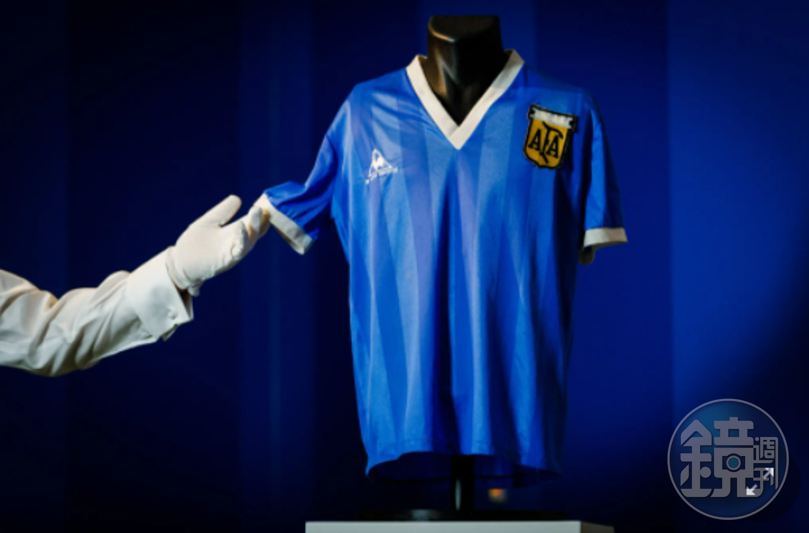 馬拉度納「上帝之手」球衣拍賣天價2.74億成交創紀錄- 鏡週刊Mirror Media