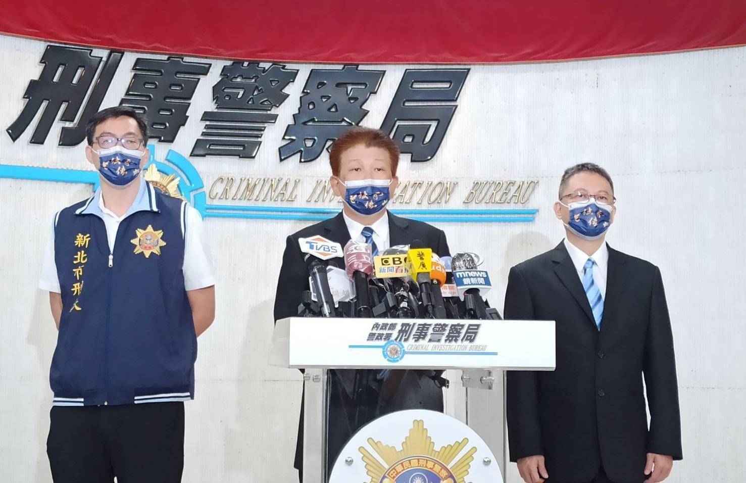 刑事警察局副局長李文章（中），今天上午召開掃蕩黑幫緊急會議。（翻攝畫面）