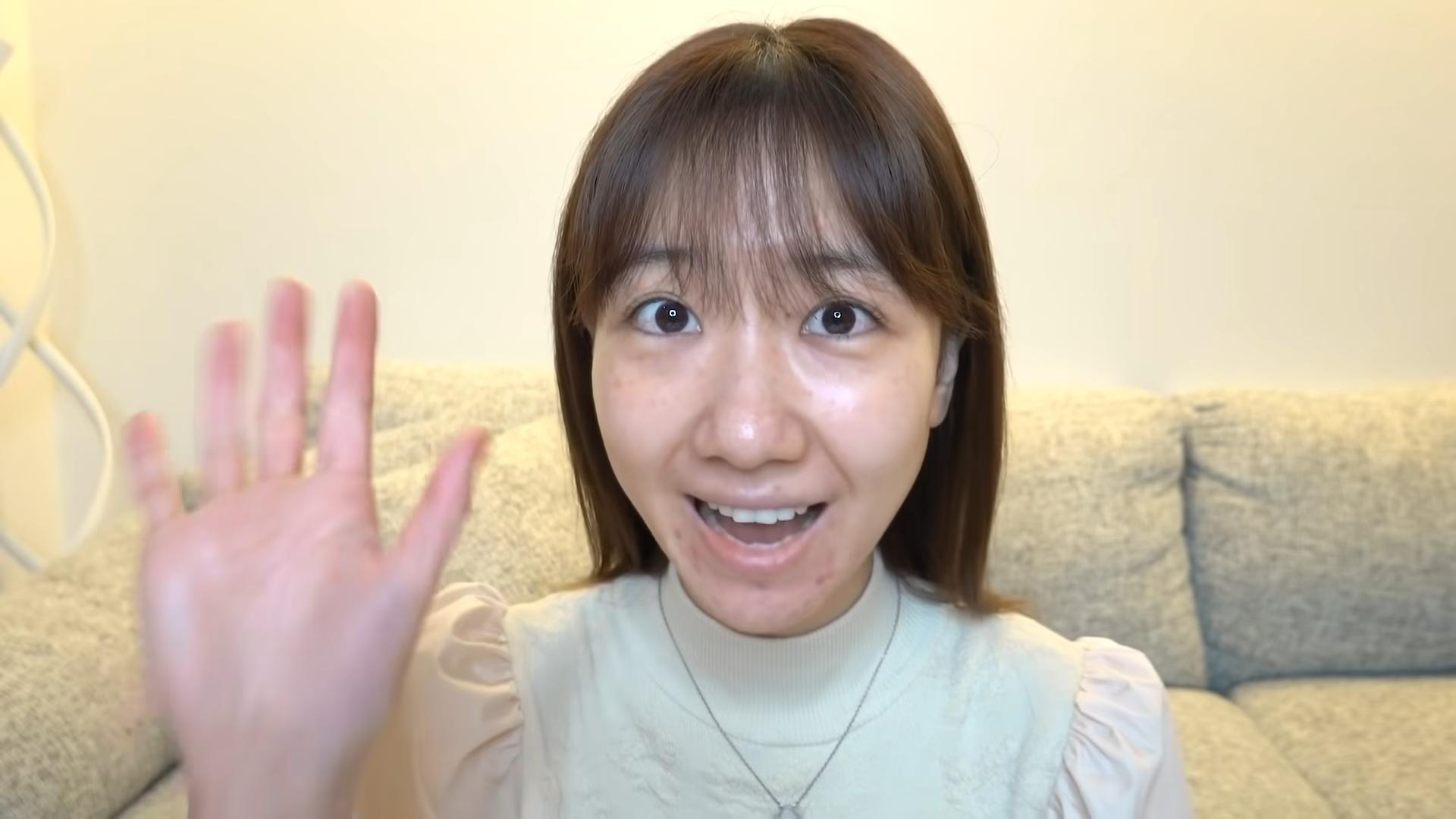 柏木由紀在個人頻道中大方以素顏示人,激勵不少網友。(翻攝自YouTube頻道)