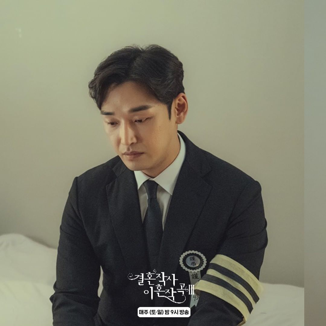 男星姜新秀在第3季取代成勛飾演律師判謝賢，他實際年紀才32歲。（翻攝TV朝鮮IG）