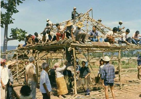 《殺戮戰場的邊緣》以泰國、高棉邊界難民營為題材，獲金馬獎最佳紀錄片與最佳紀錄片導演。（李道明提供）