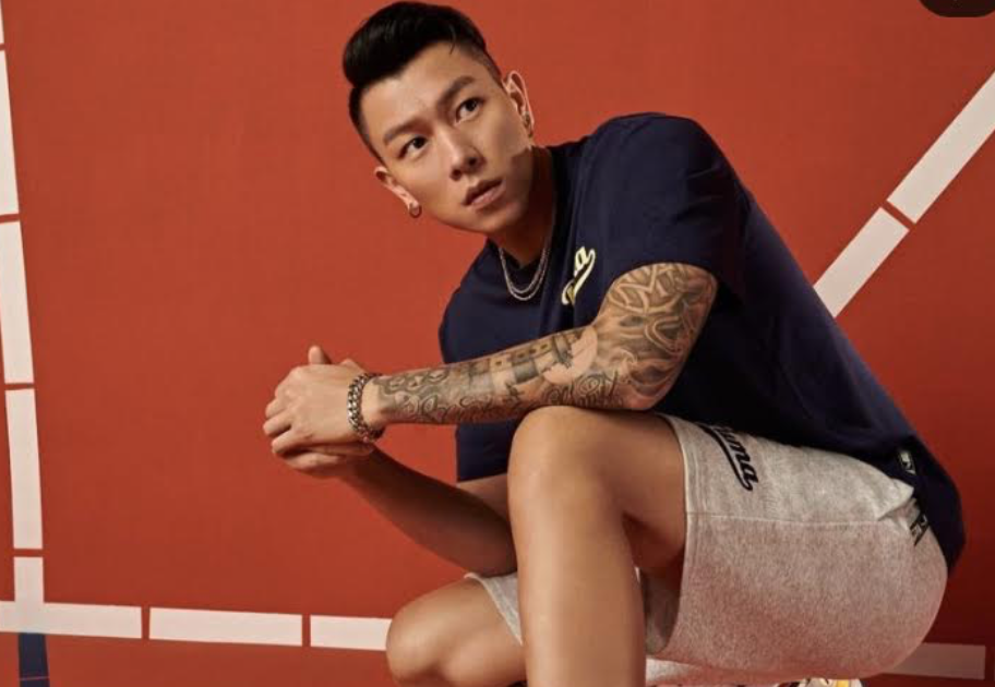 瘦子宣告與女友登記結婚，男神宣告死會。（圖／翻攝瘦子IG）