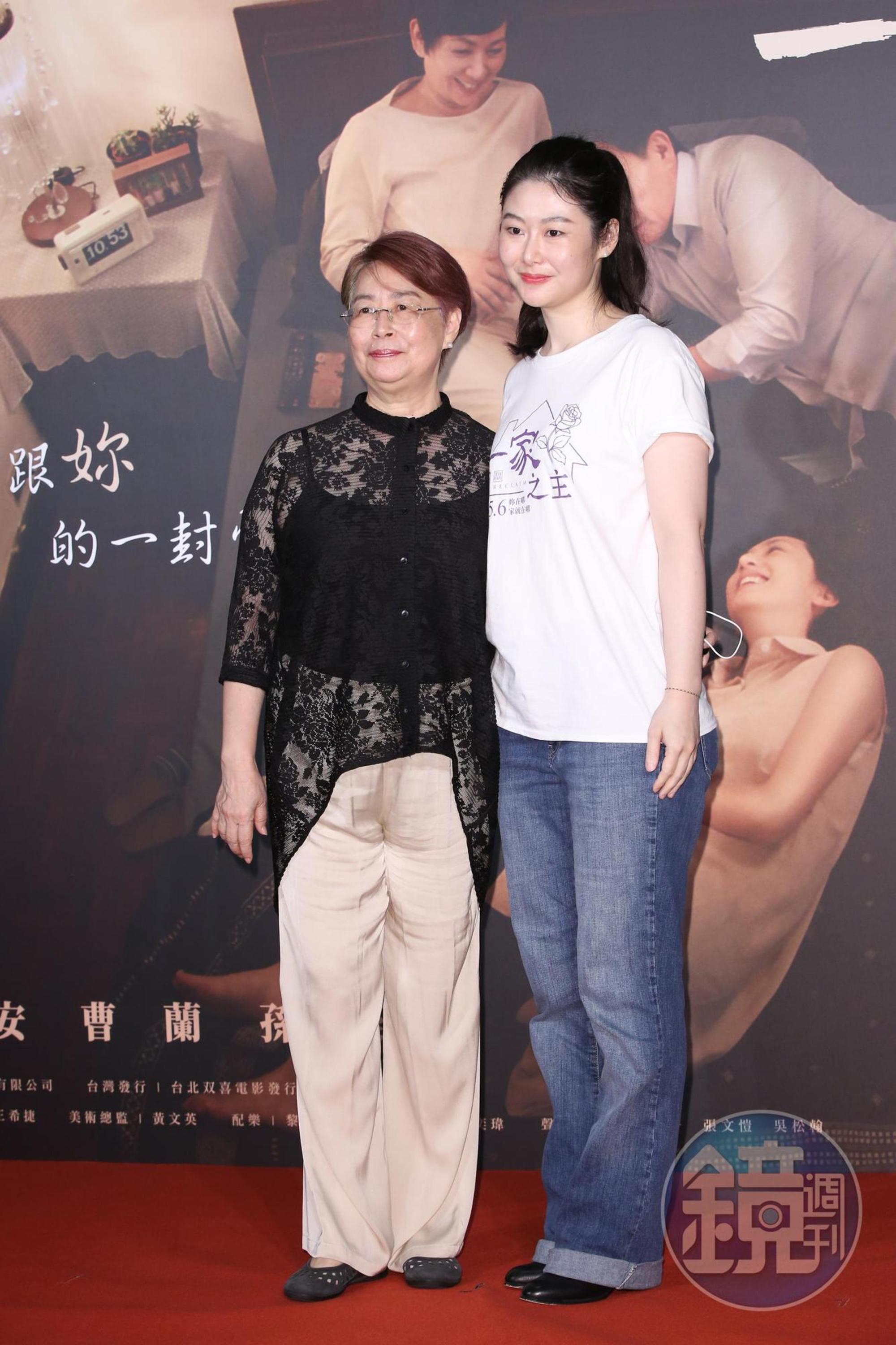 監製戴曉影同時也是導演王希捷的媽媽,母女同台,王希捷更自嘲是「媽寶」。