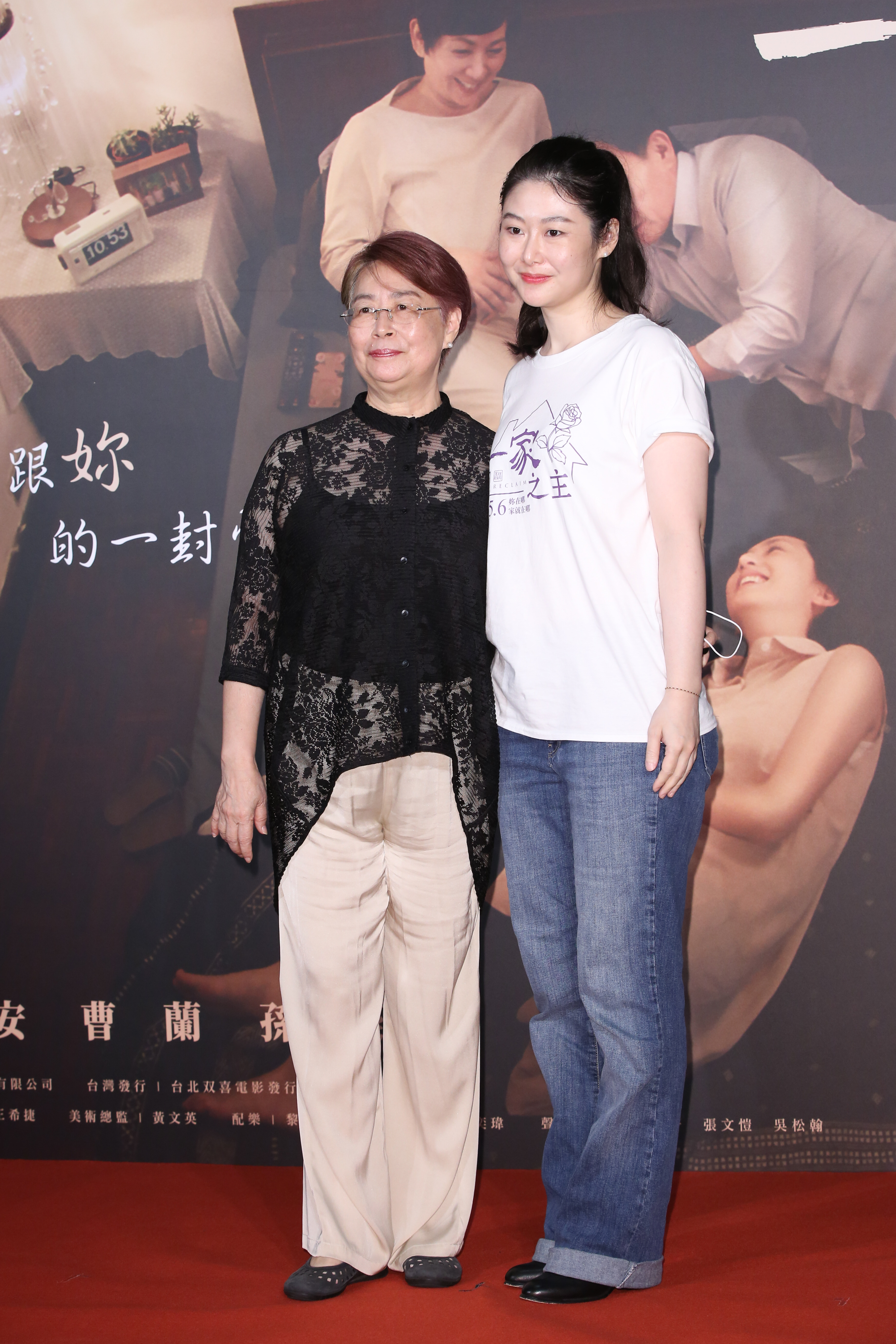 監製戴曉影同時也是導演王希捷的媽媽，母女同台，王希捷更自嘲是「媽寶」。