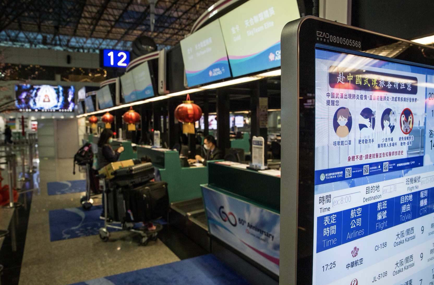 民航局表示，日前已向指揮中心反映獲同意，目前著手辦理機組人員健保卡取消註記相關作業。（資料照，示意圖）