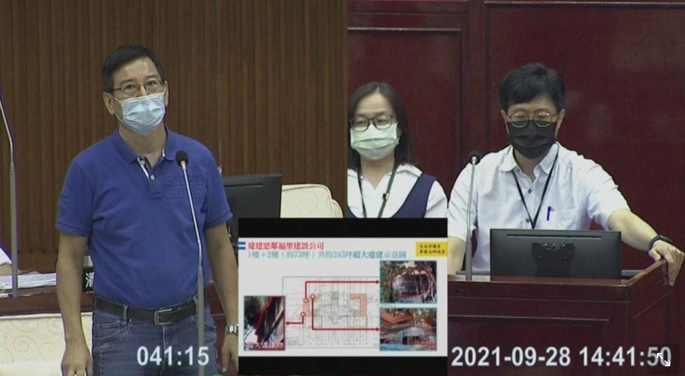 6連霸議員李慶元(左)今年任期屆滿後,將卸下議員身份,選賢能接班。(翻攝自台北市議會網站)