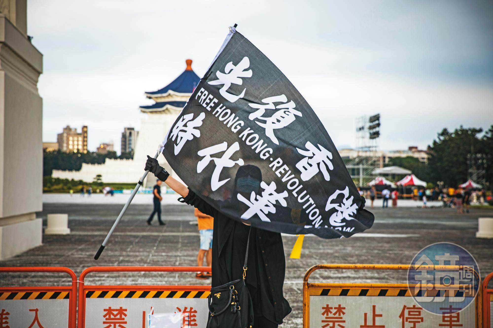 港人來台修法政府暫緩公告,時代革命的熱血後,台灣社會仍對撐香港的態度曖昧不明。
