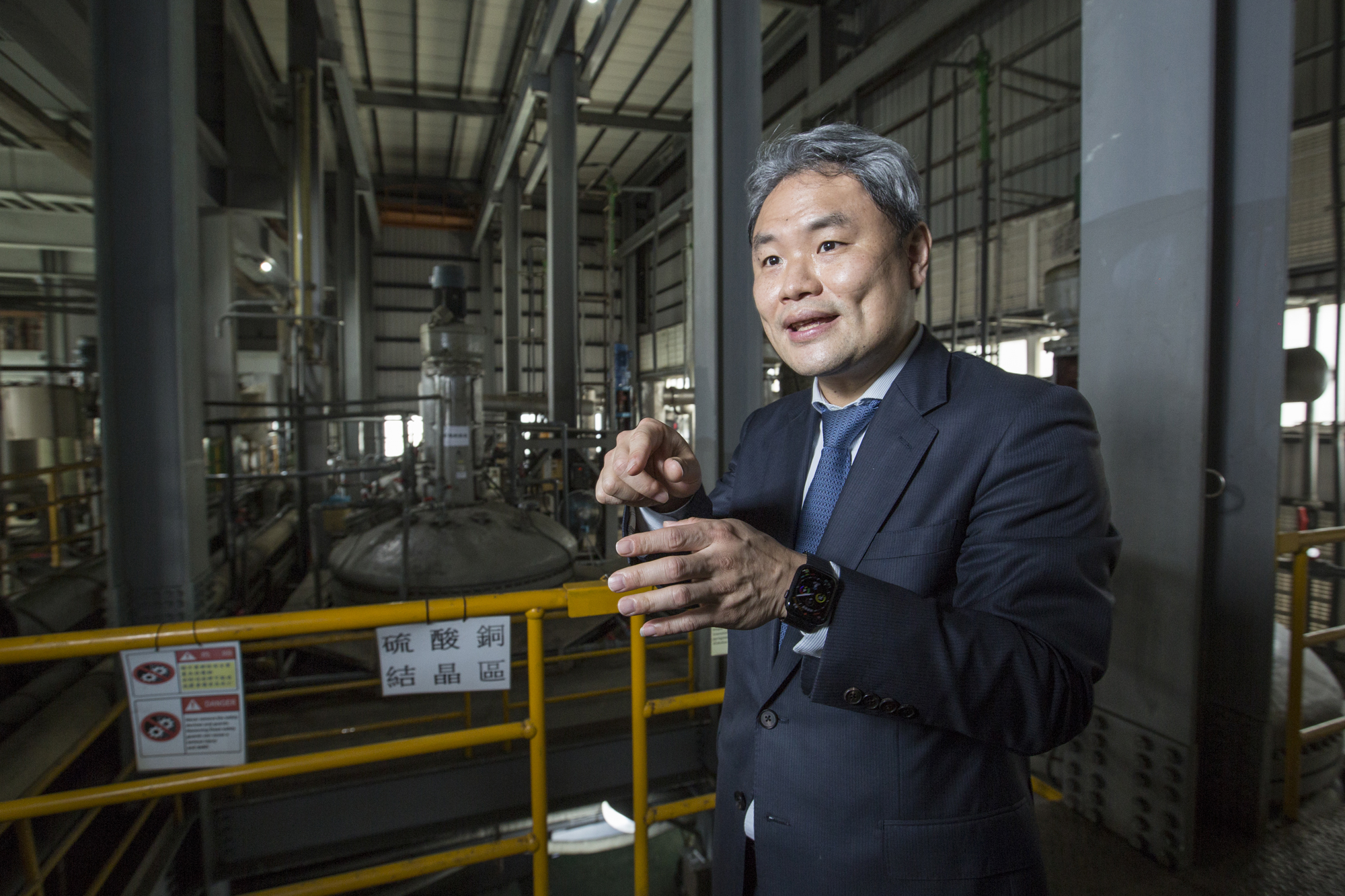 陳彥亨受父親影響選讀化工，他為了家人放棄出國深造，進入自家產業幫忙。