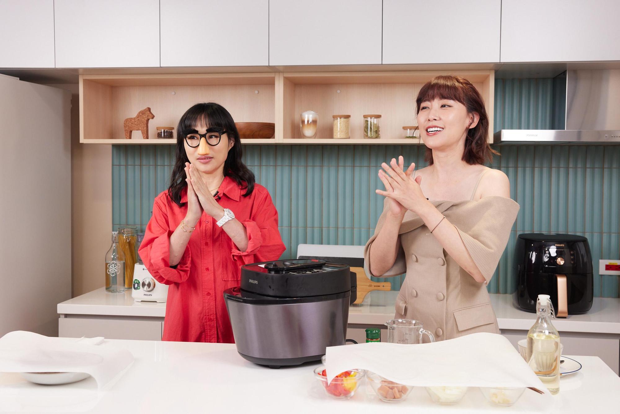 李懿主持的家事訪談節目5日邀請知名作家、KOL「宅女小紅」上節目。(叮咚飛利浦+1提供)