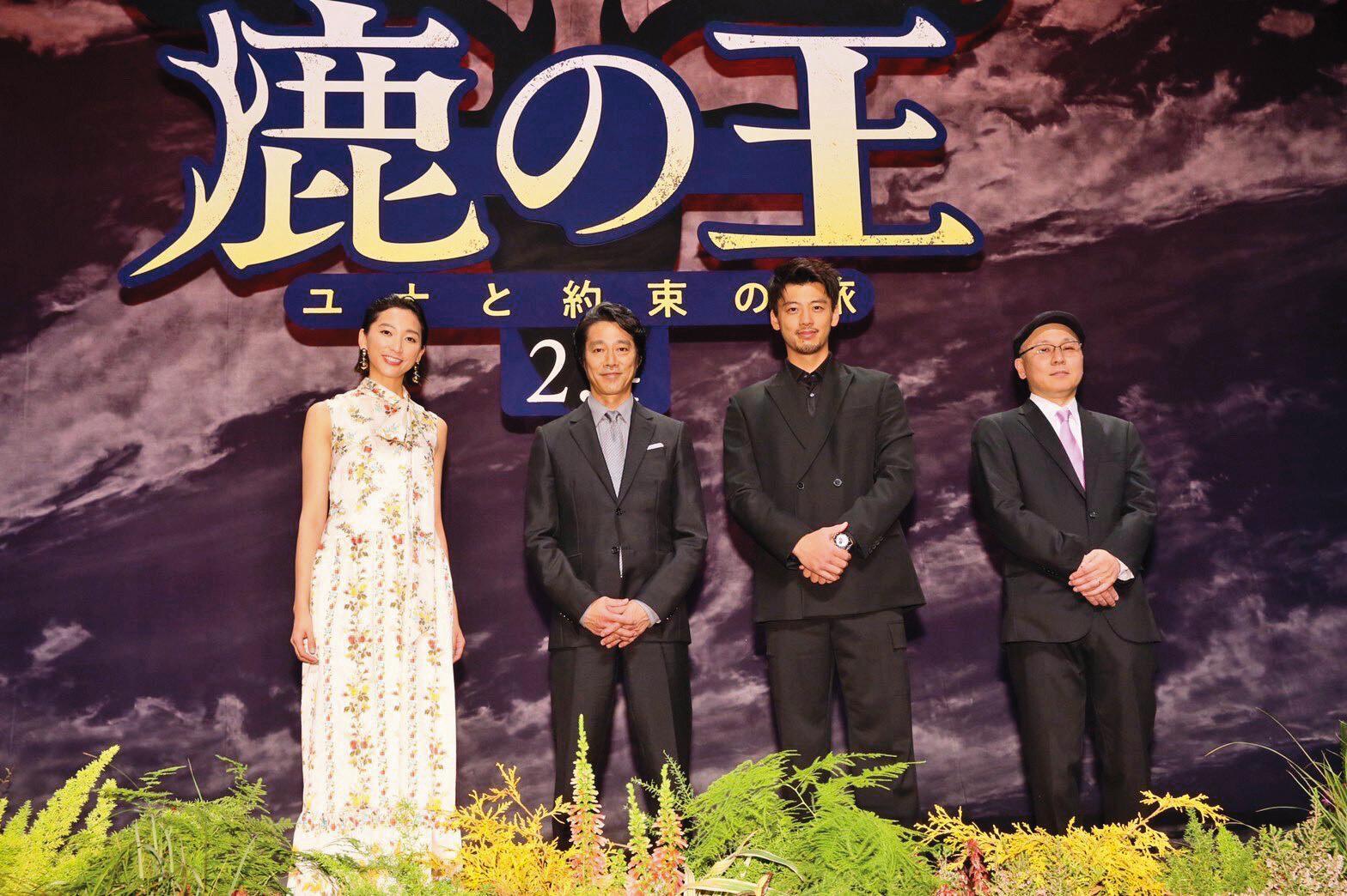 導演安藤雅司（右起）對《鹿王》聲優陣容竹內涼真、堤真一、杏的表現讚譽有加。