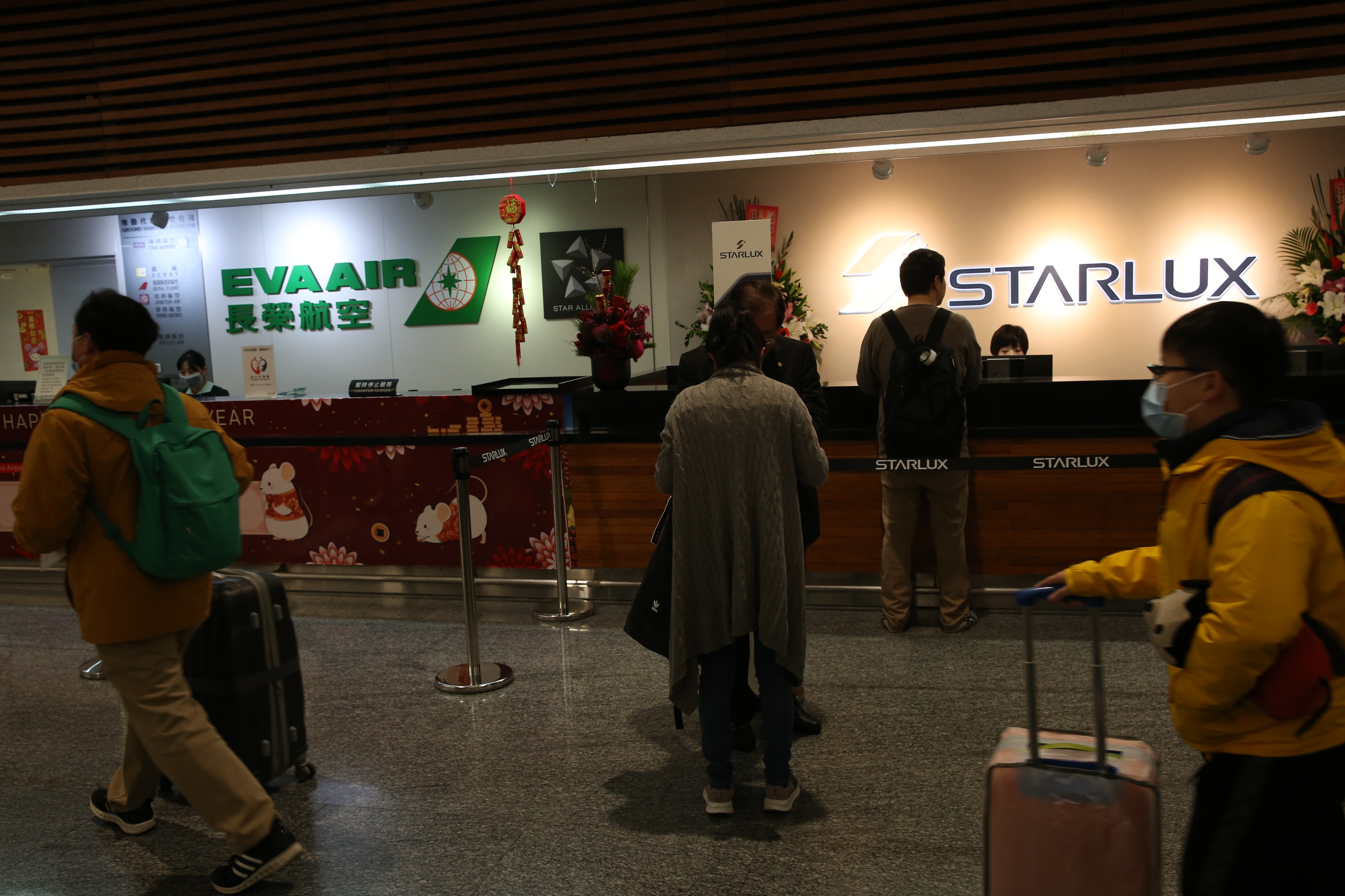 星宇、長榮航網站遭網友留言恐嚇要炸機場，航警局24小時就鎖定嫌犯。