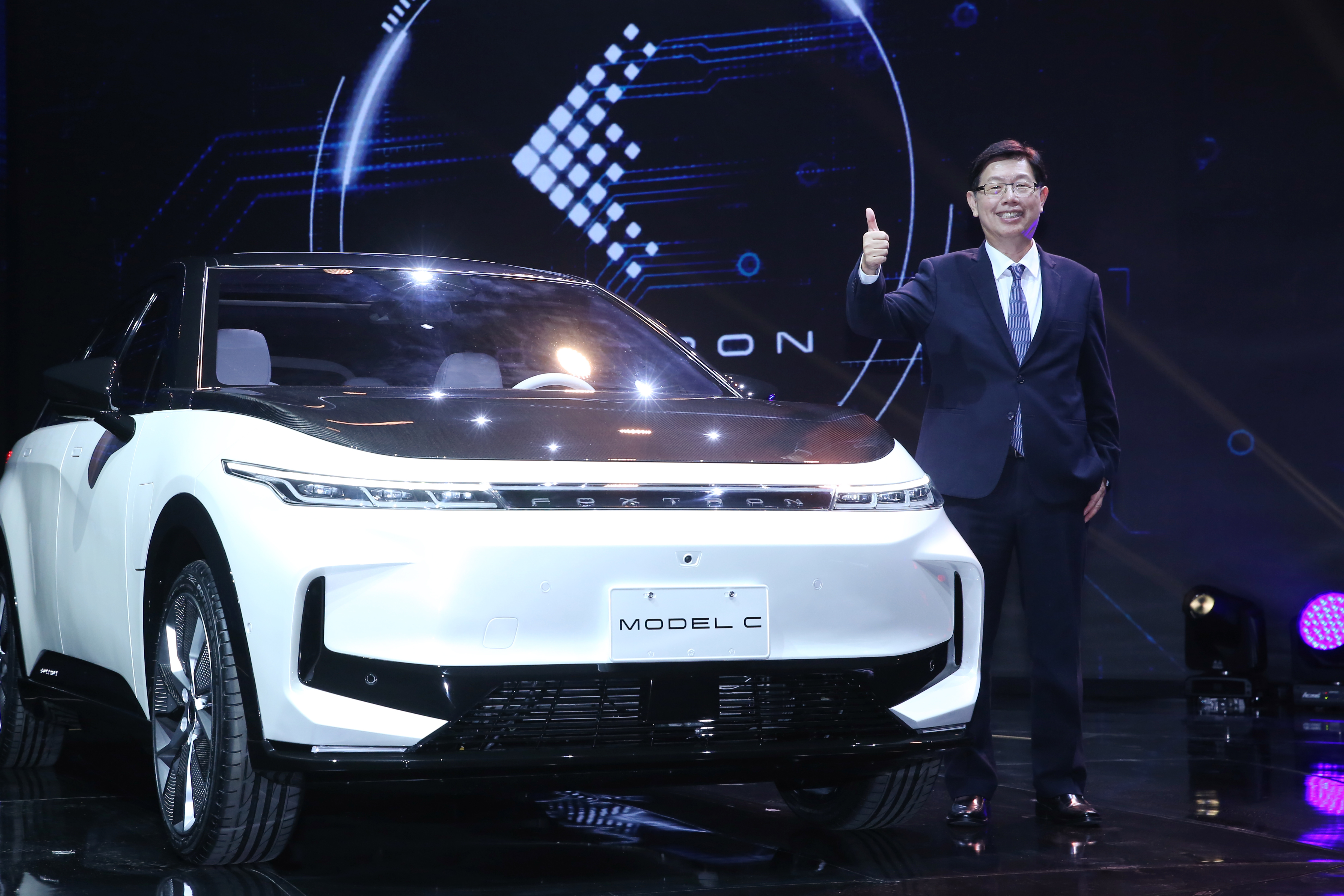 鴻海3階段轉型，電動車堪稱第三階段最重要主角，故董事長劉揚偉積極在電池材料、電芯提升自主能力。（本刊資料照）