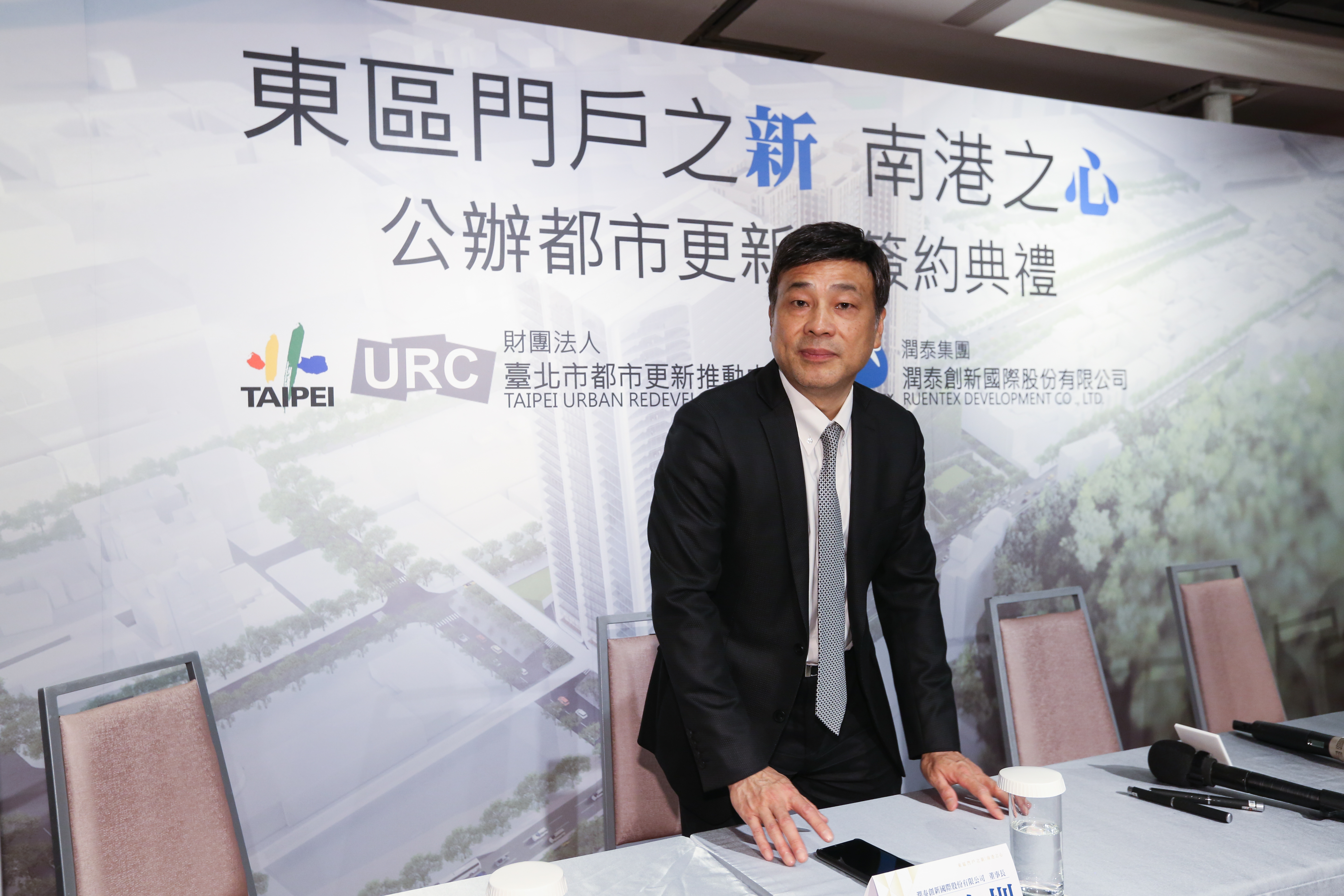 擁有近10萬名股東的潤泰新，2022年決議配發7元股利獲網友按讚。圖潤泰新董事長簡滄圳。（本刊資料照）