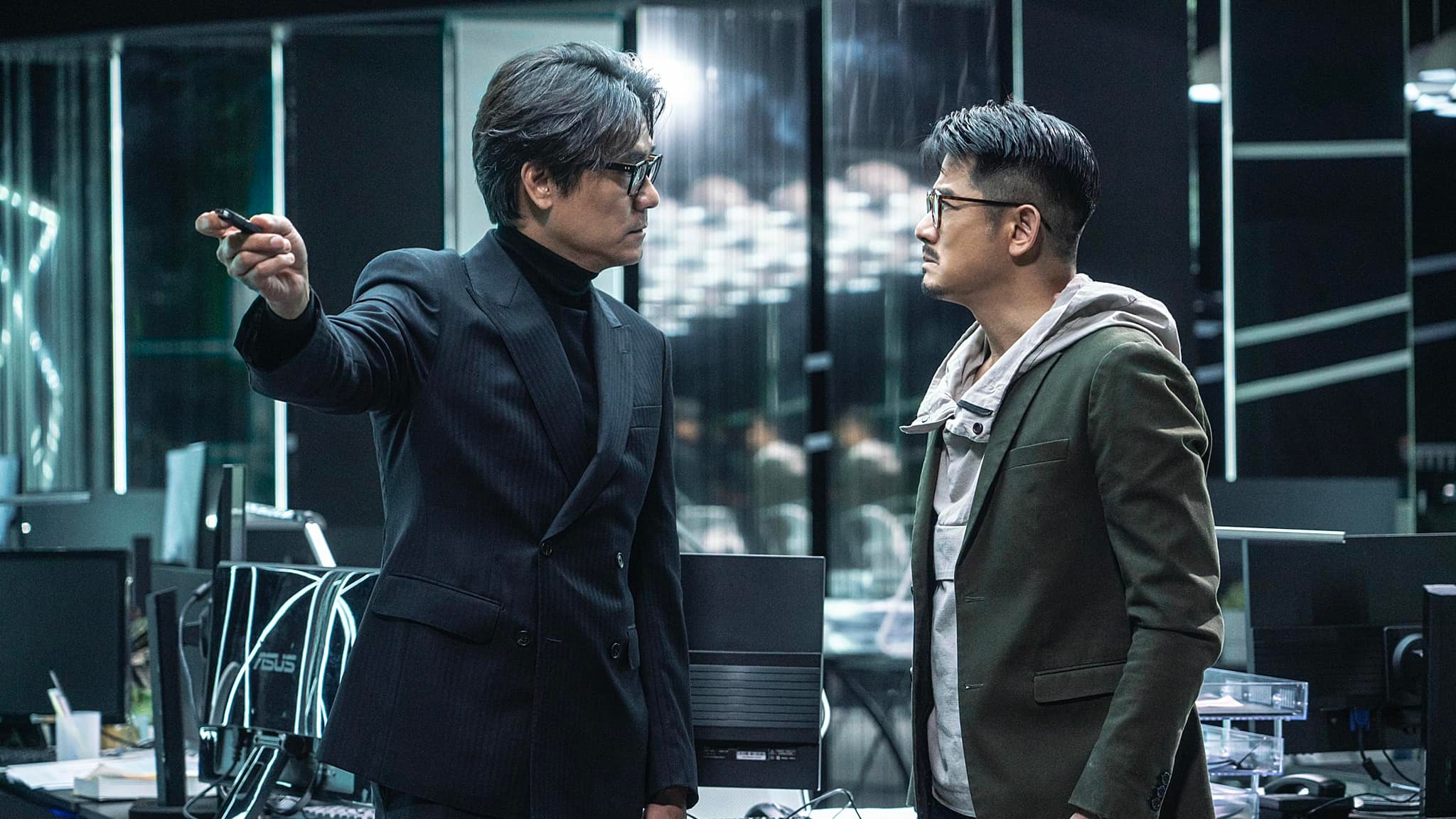 由郭富城及林家棟主演的動作劇情電影《斷網》,兩人戲中互有正邪扮演,引發連番惡鬥。(滾動工作室臉書)